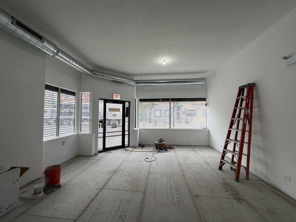 2155 W North Avenue