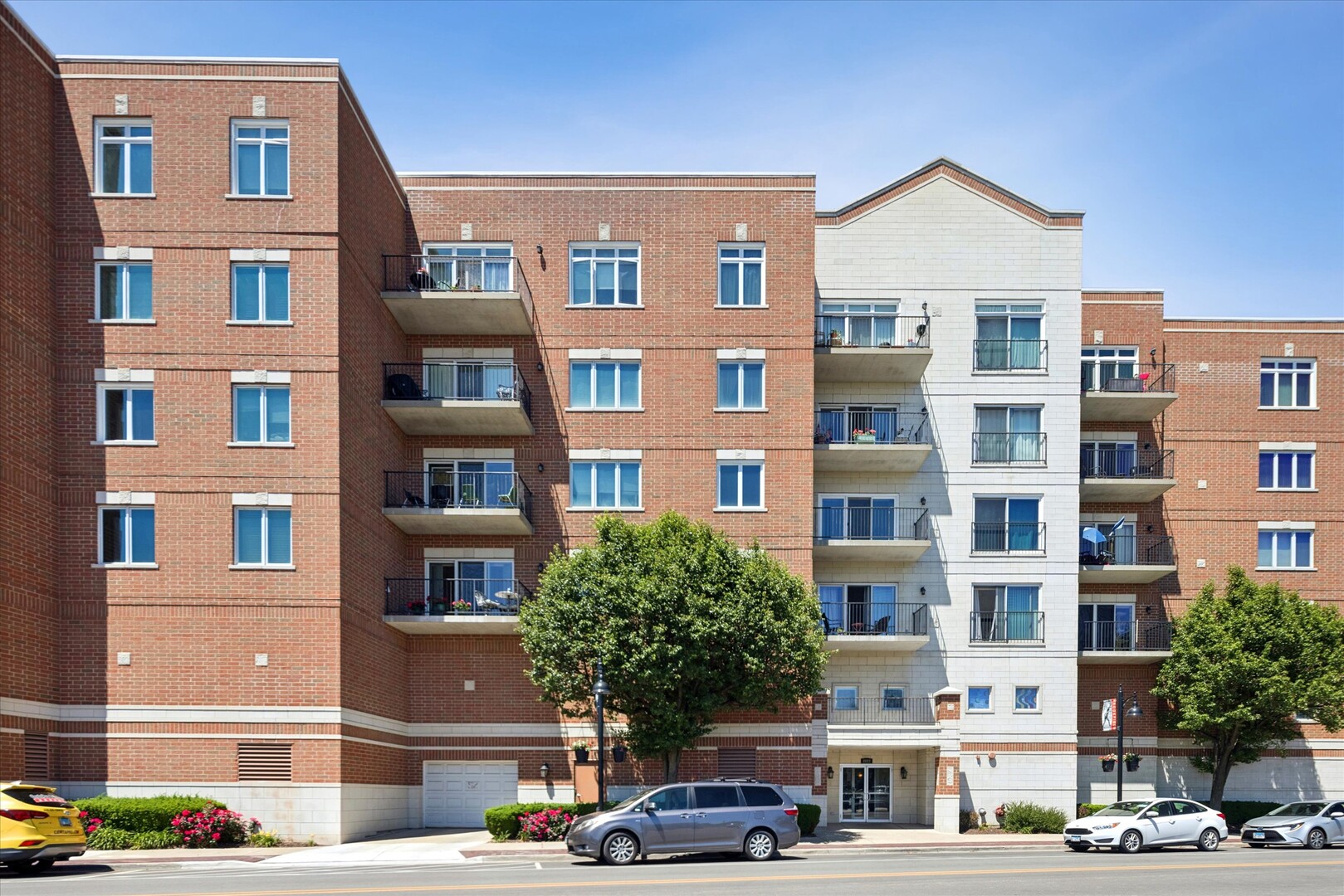8822 BROOKFIELD Avenue Unit: 405