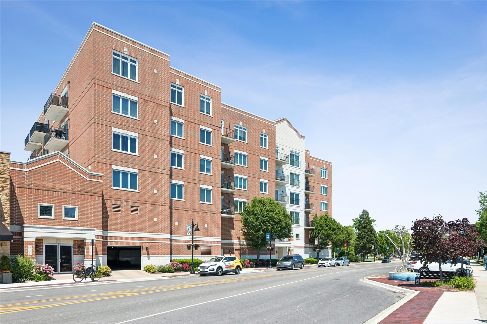 8822 BROOKFIELD Avenue Unit: 405