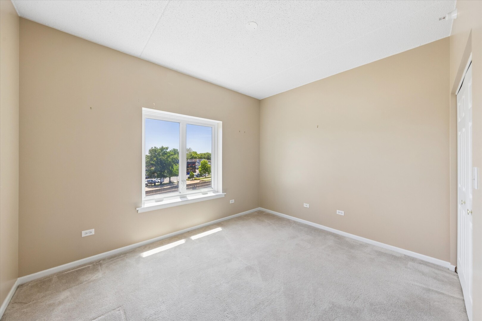 8822 BROOKFIELD Avenue Unit: 405