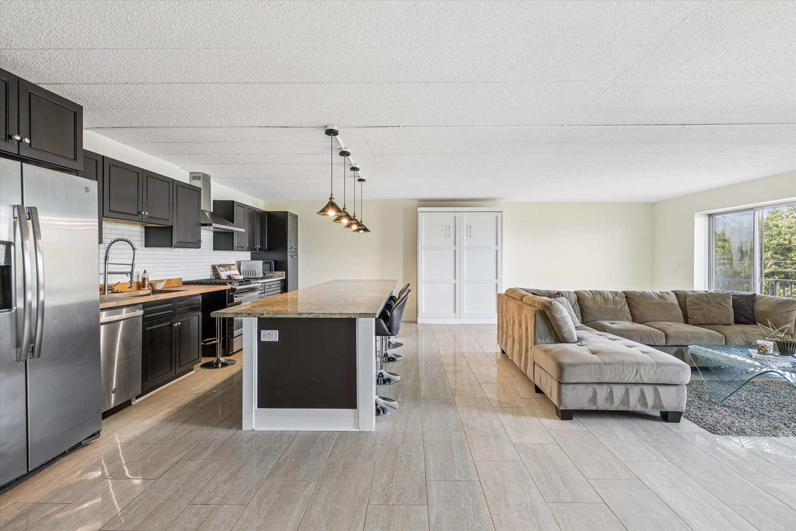 110 W Butterfield Road Unit: 510S