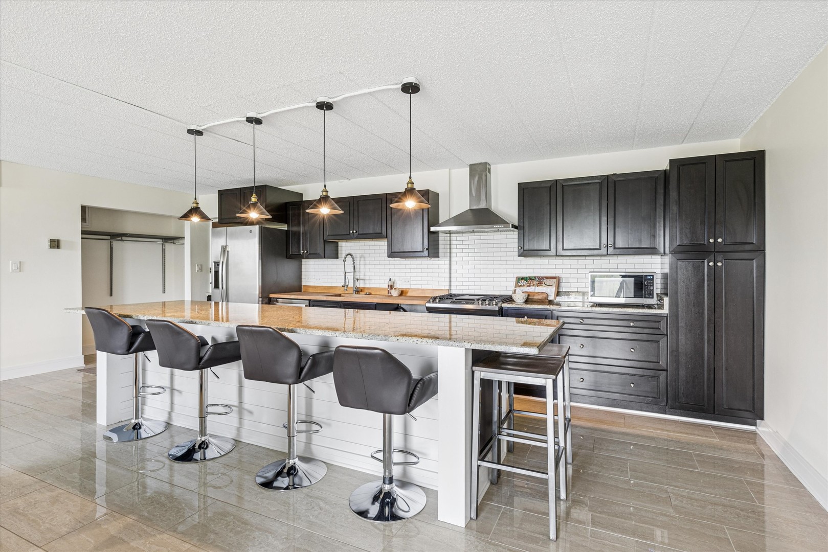 110 W Butterfield Road Unit: 510S