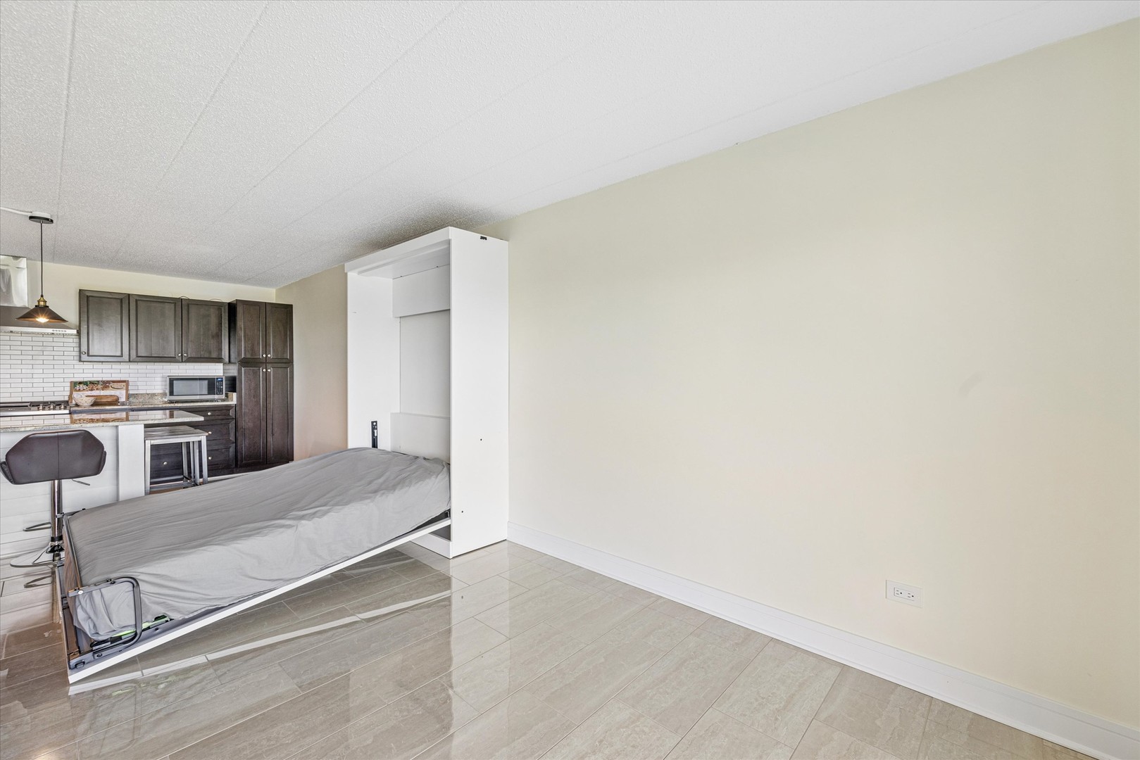 110 W Butterfield Road Unit: 510S