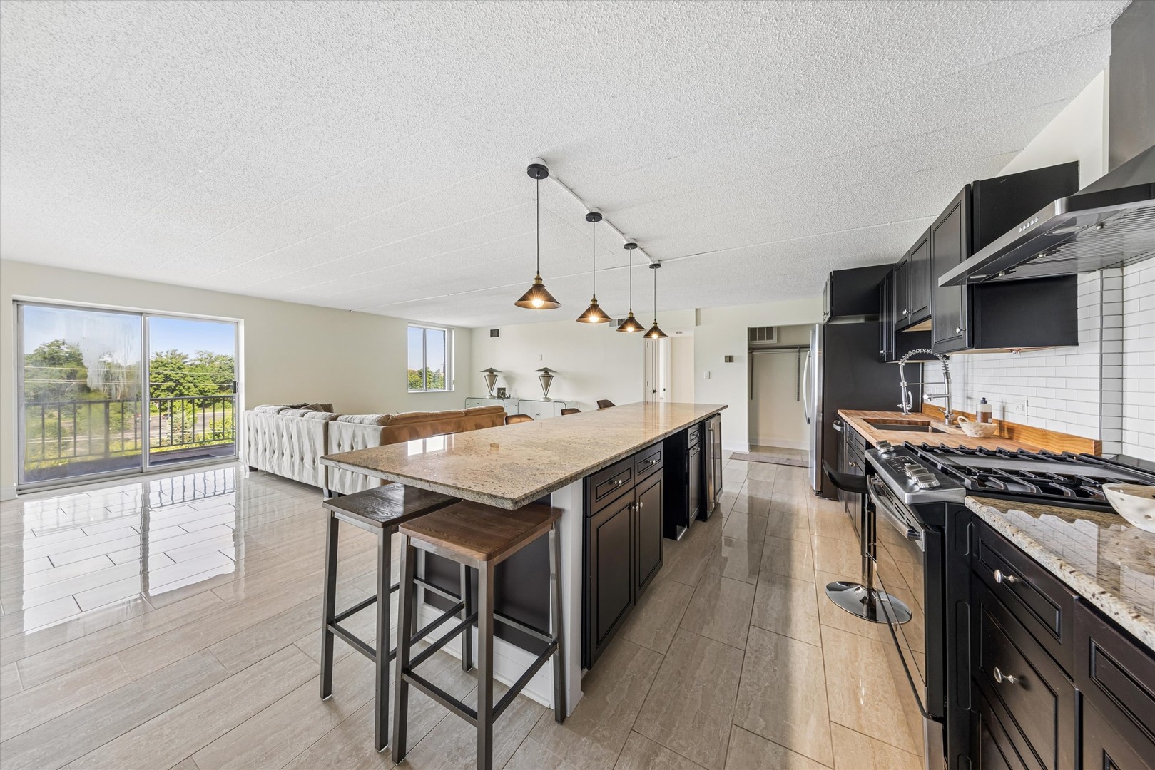 110 W Butterfield Road Unit: 510S