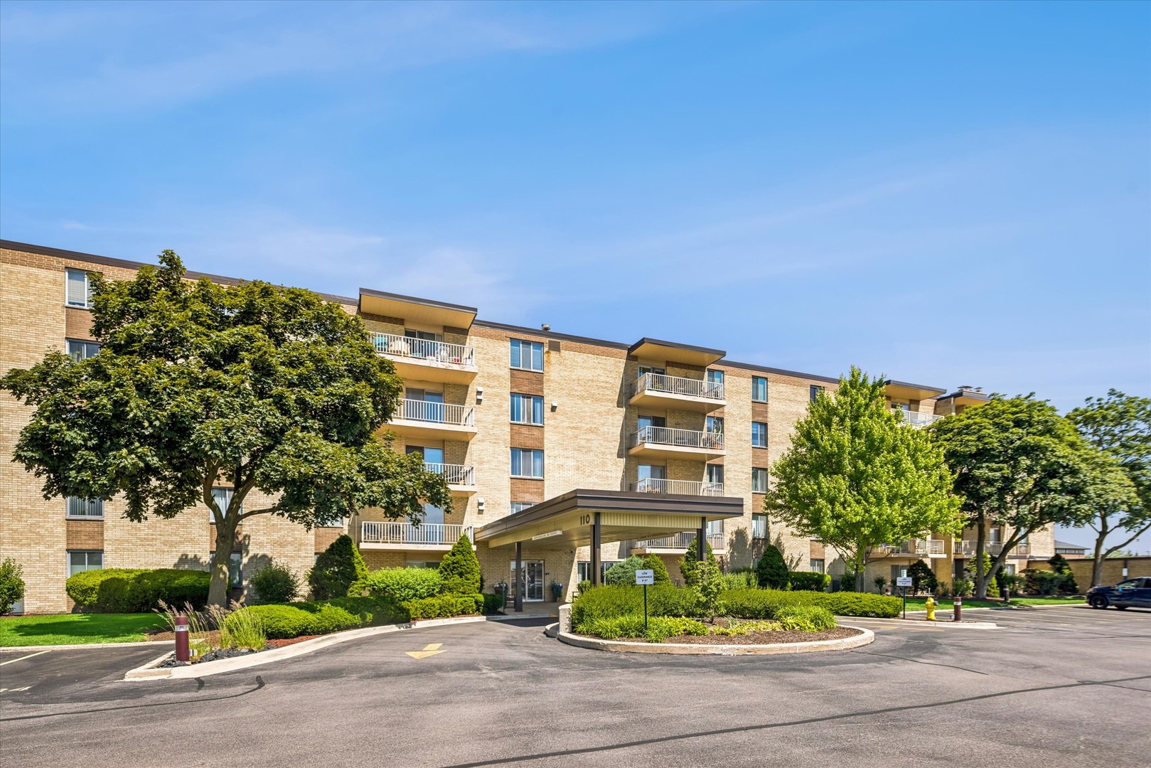 110 W Butterfield Road Unit: 510S