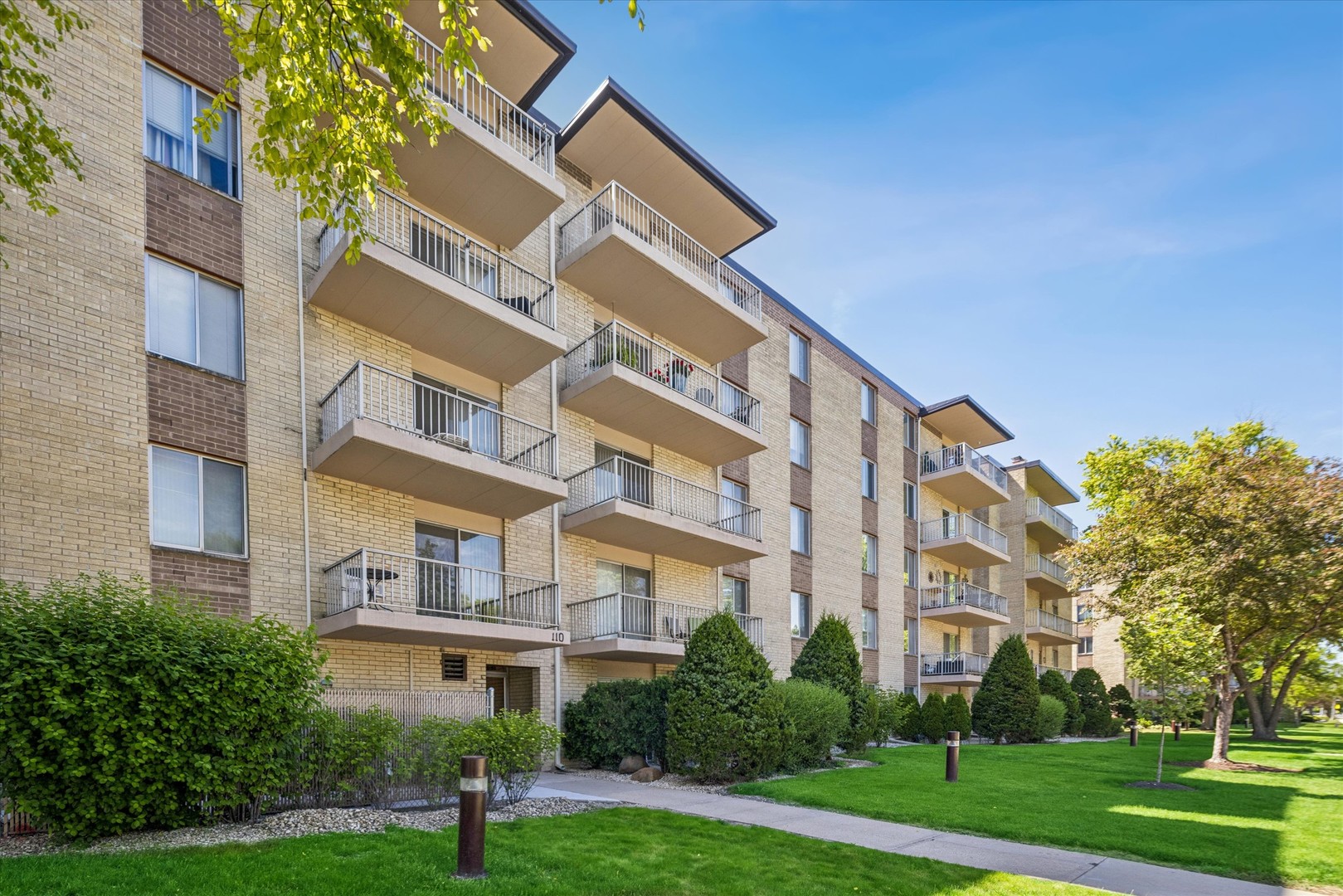 110 W Butterfield Road Unit: 510S
