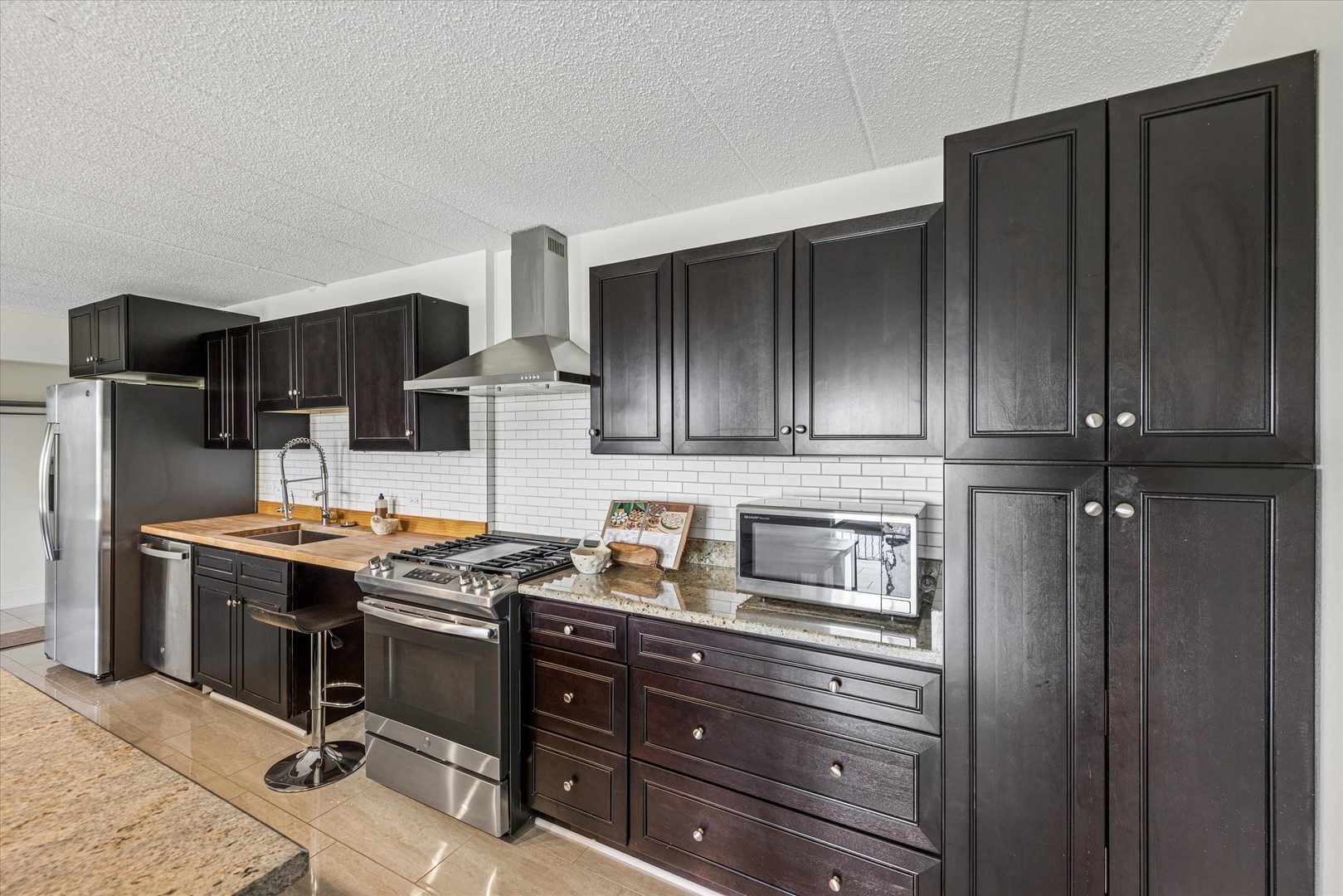 110 W Butterfield Road Unit: 510S