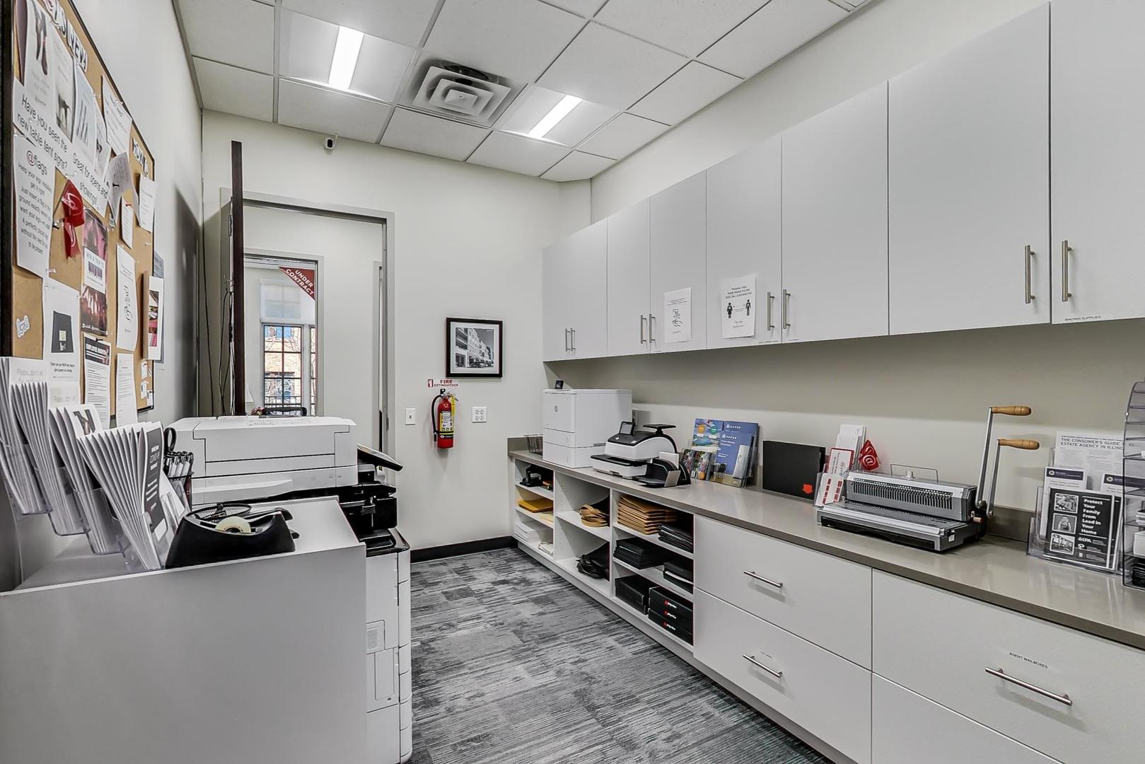 324 W Touhy Avenue