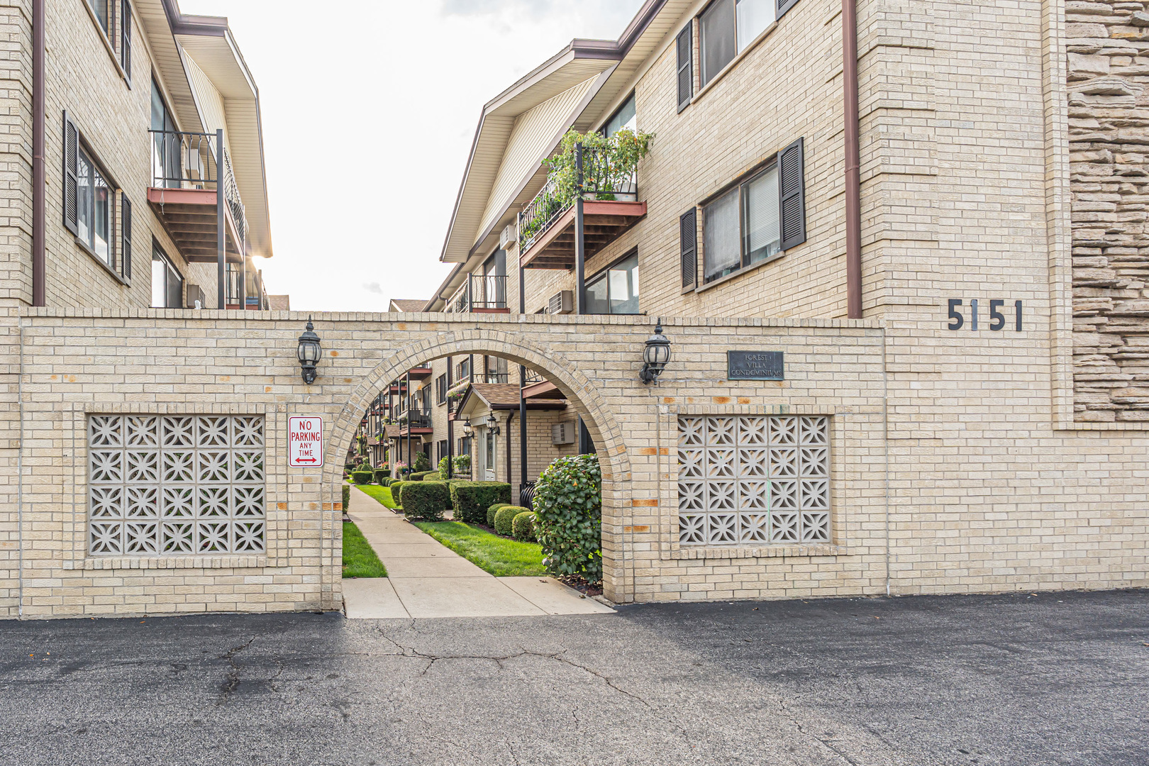 5151 N East River Road Unit: 332D