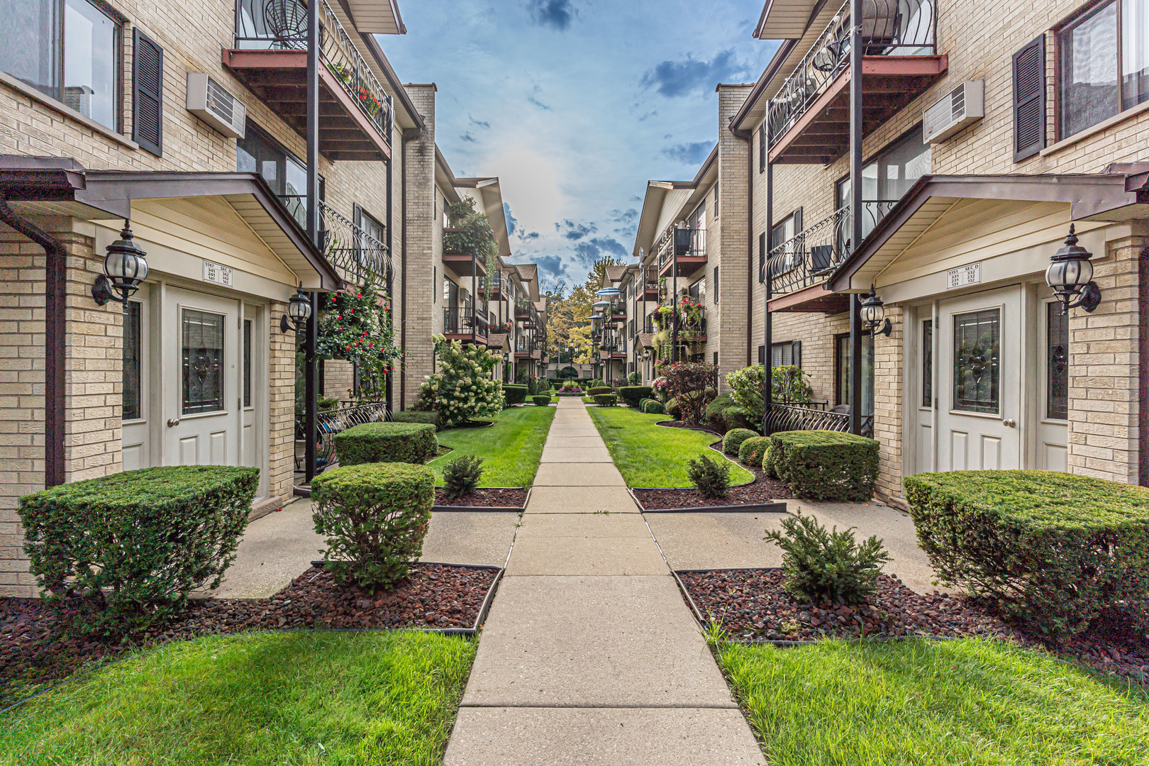 5151 N East River Road Unit: 332D