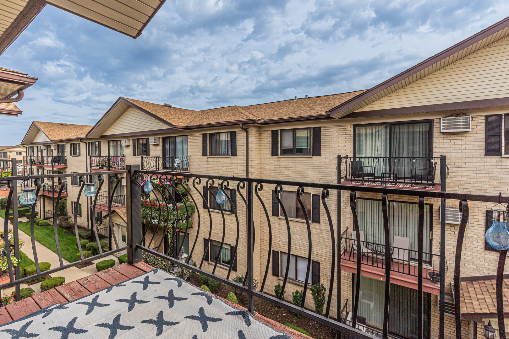 5151 N East River Road Unit: 332D