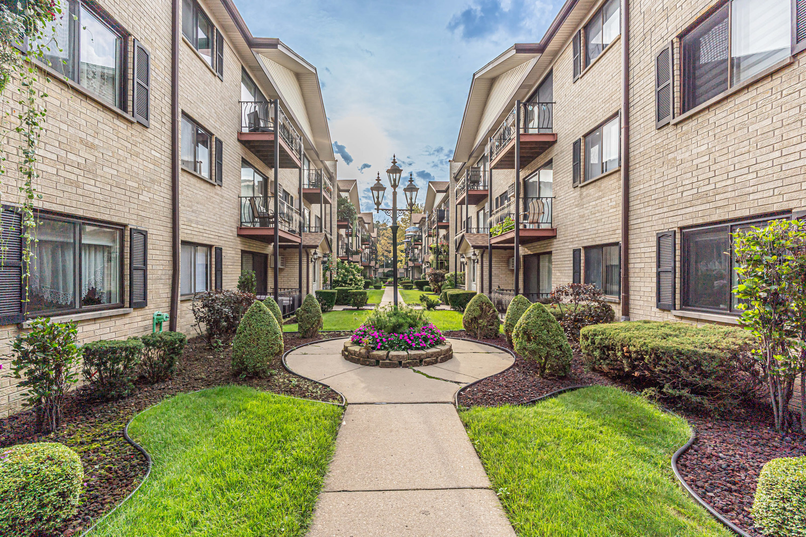 5151 N East River Road Unit: 332D