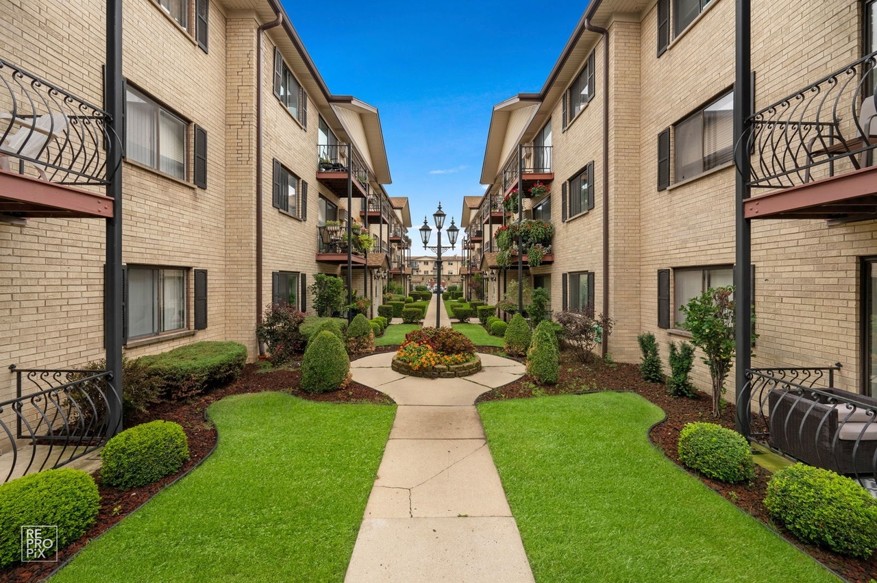 5151 N East River Road Unit: 332D