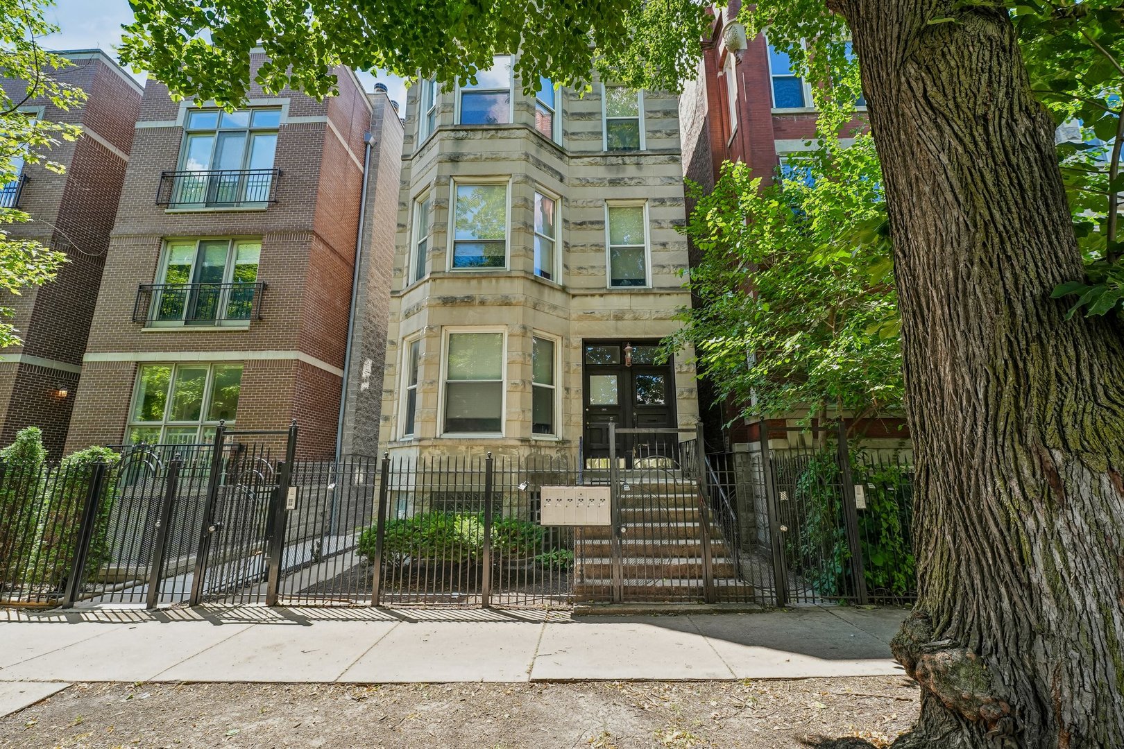 1444 N Maplewood Avenue Unit: 1R