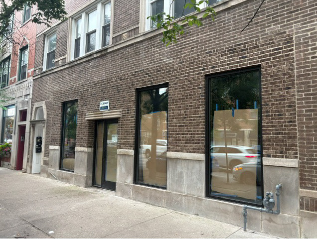 1925 W Montrose Avenue