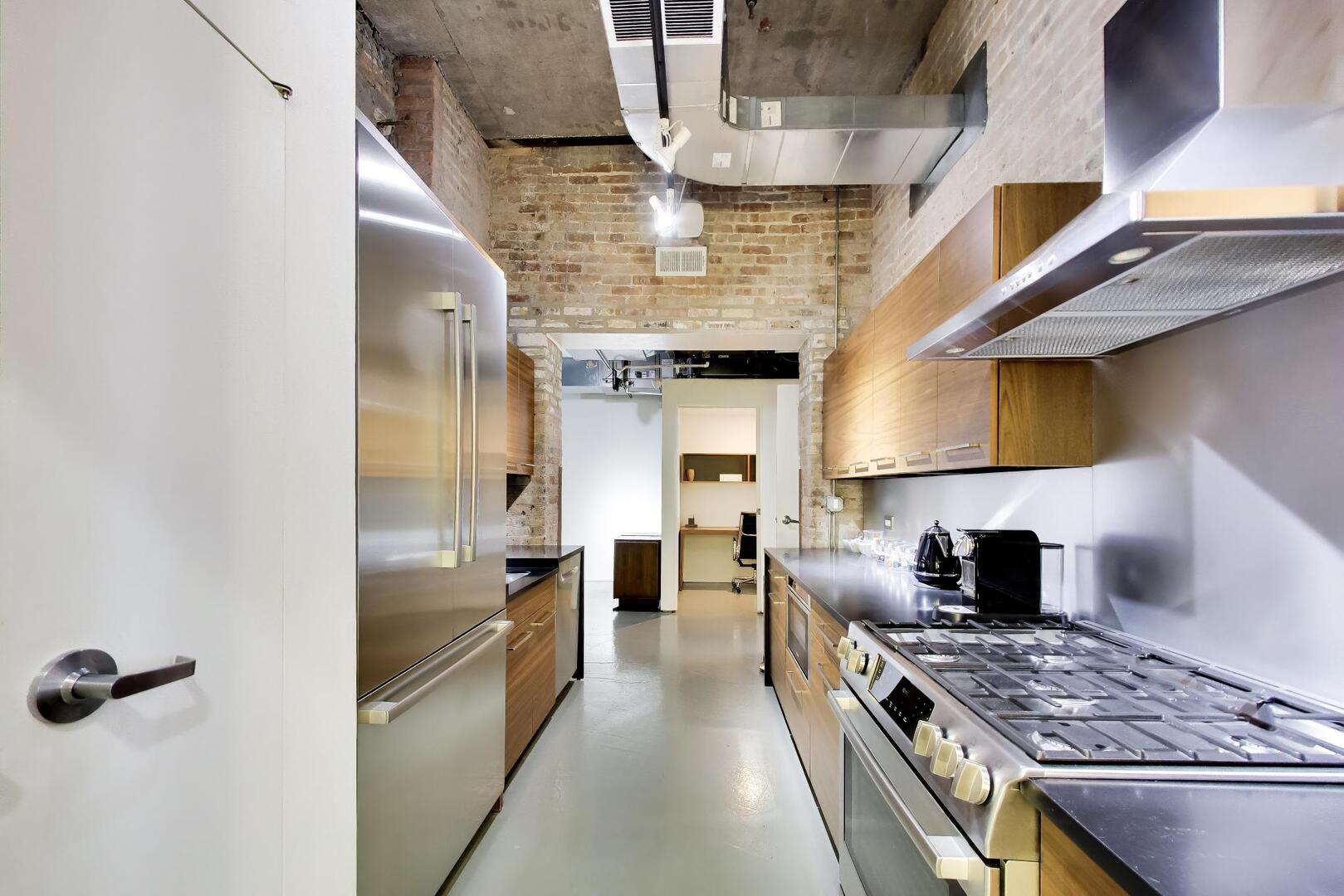 110 N PEORIA Street Unit: 102