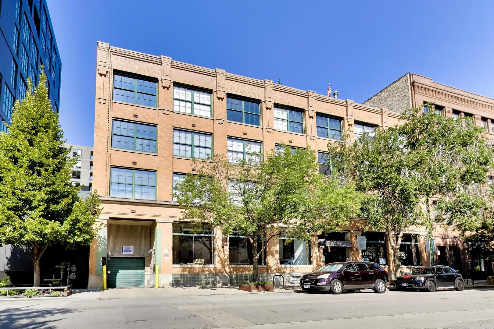 110 N PEORIA Street Unit: 102