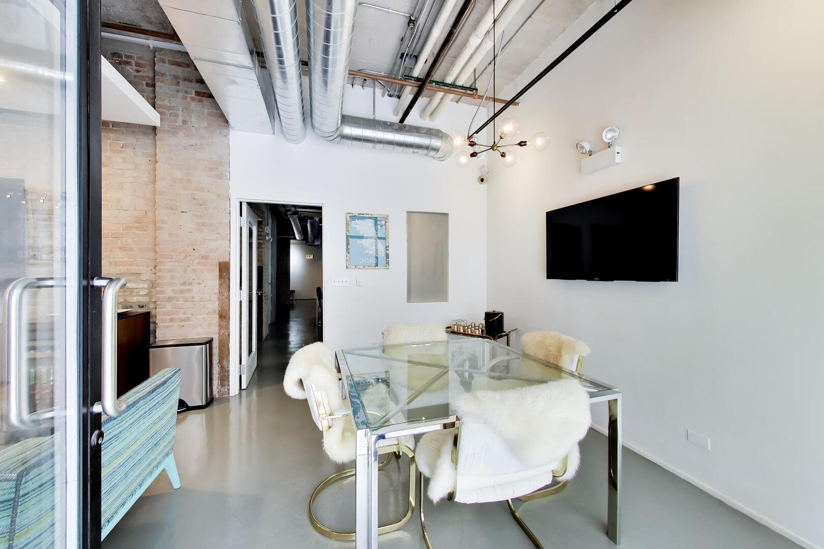 110 N PEORIA Street Unit: 102