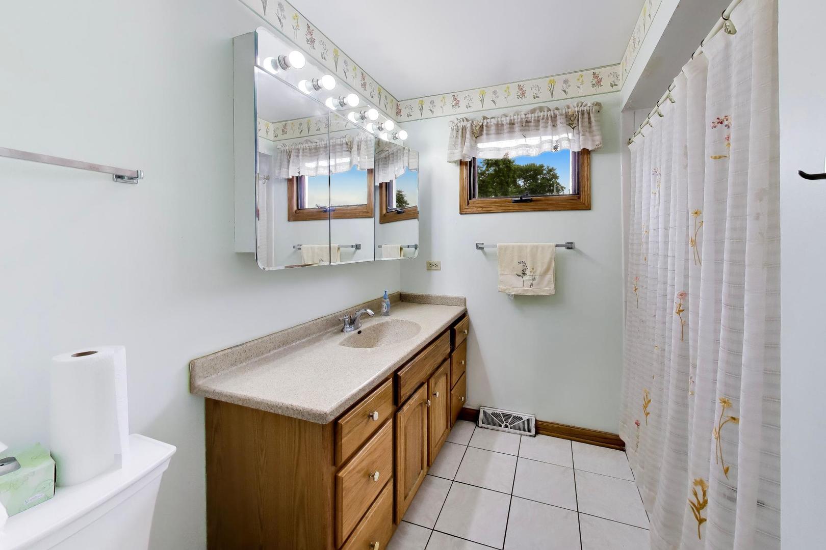 4332 W 118th Place