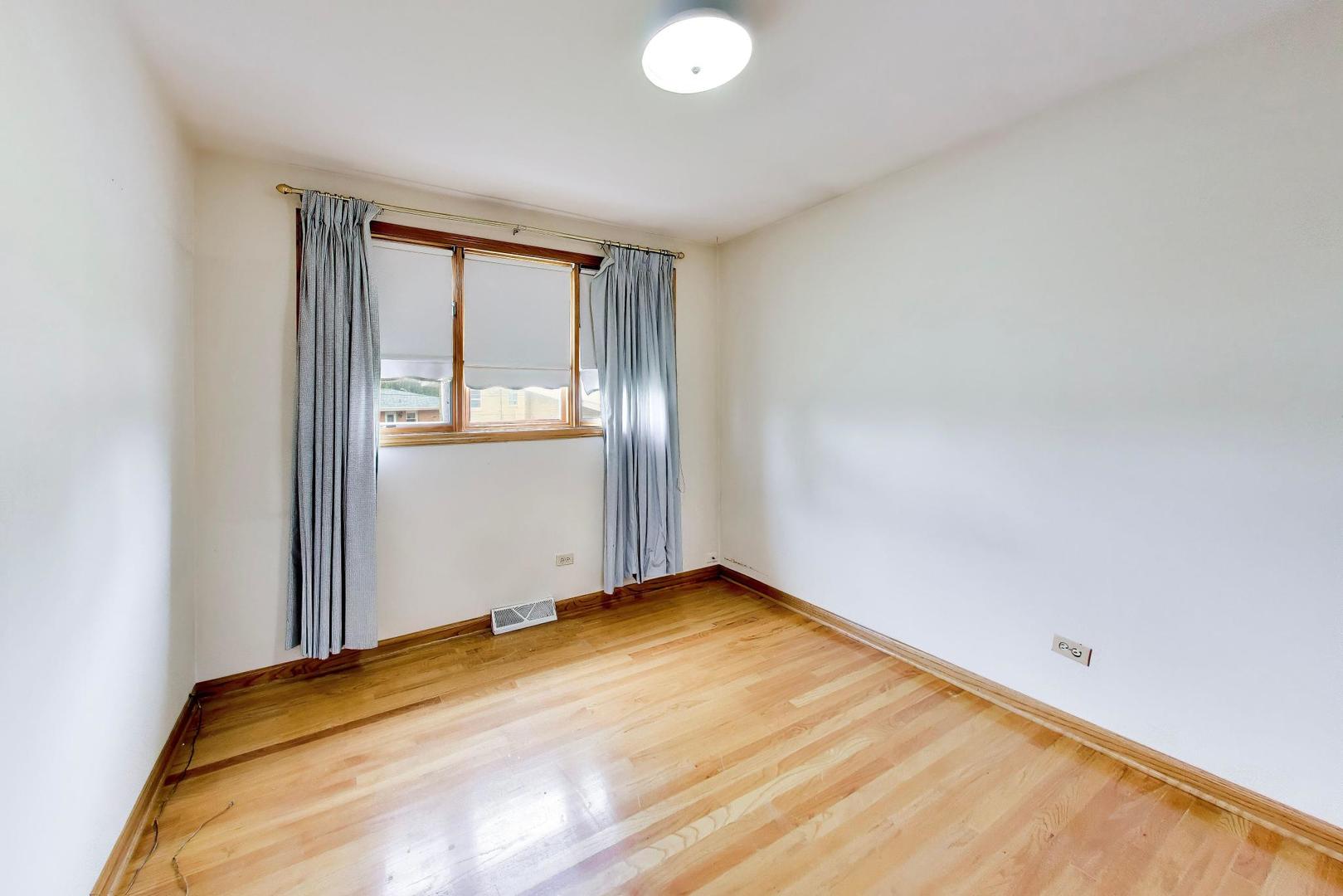 4332 W 118th Place