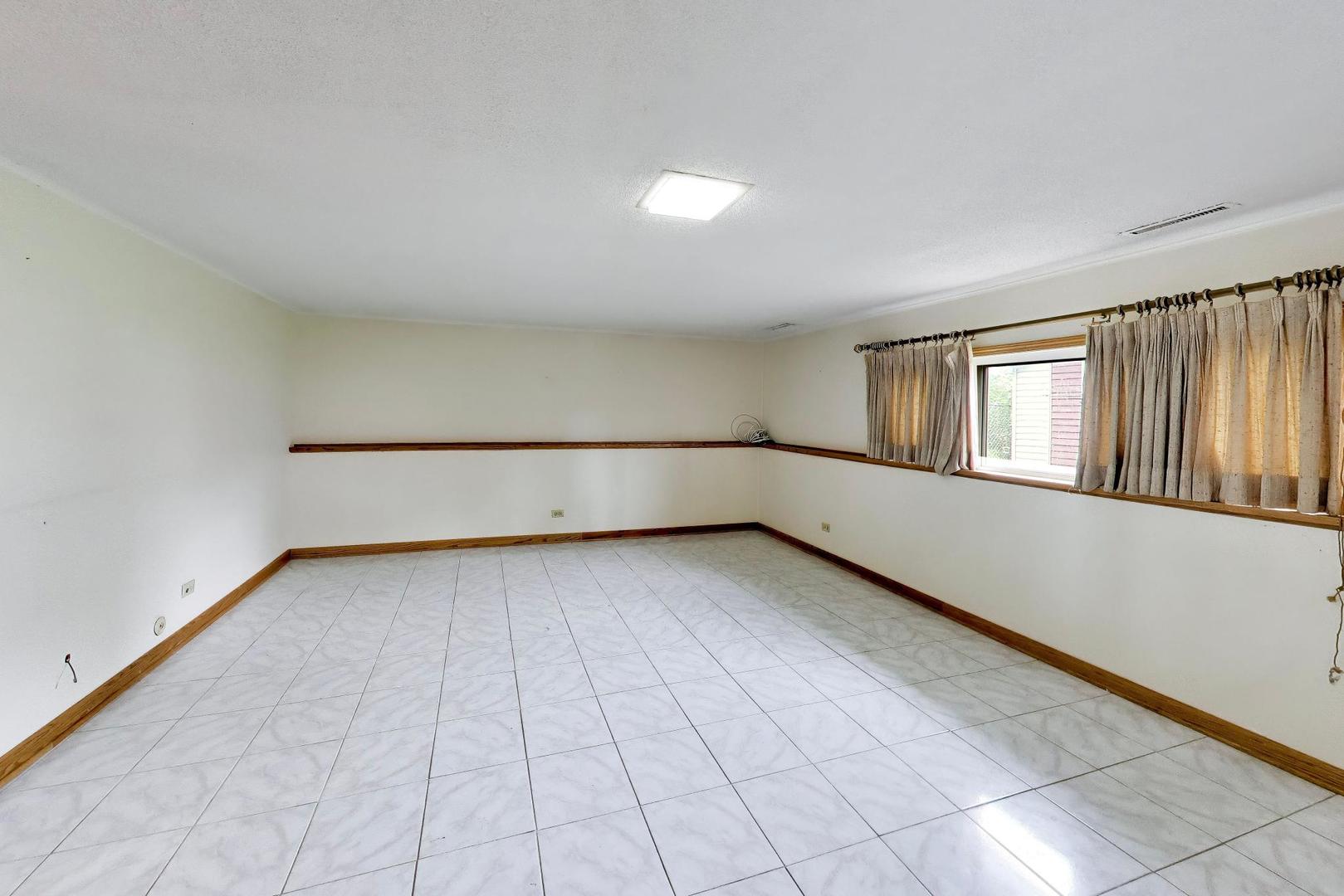 4332 W 118th Place