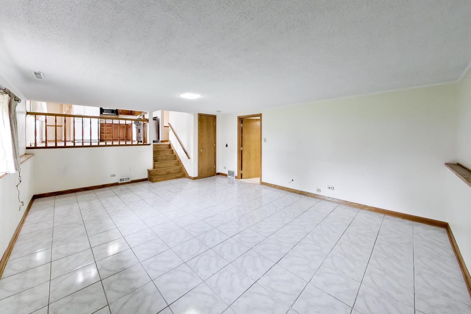 4332 W 118th Place