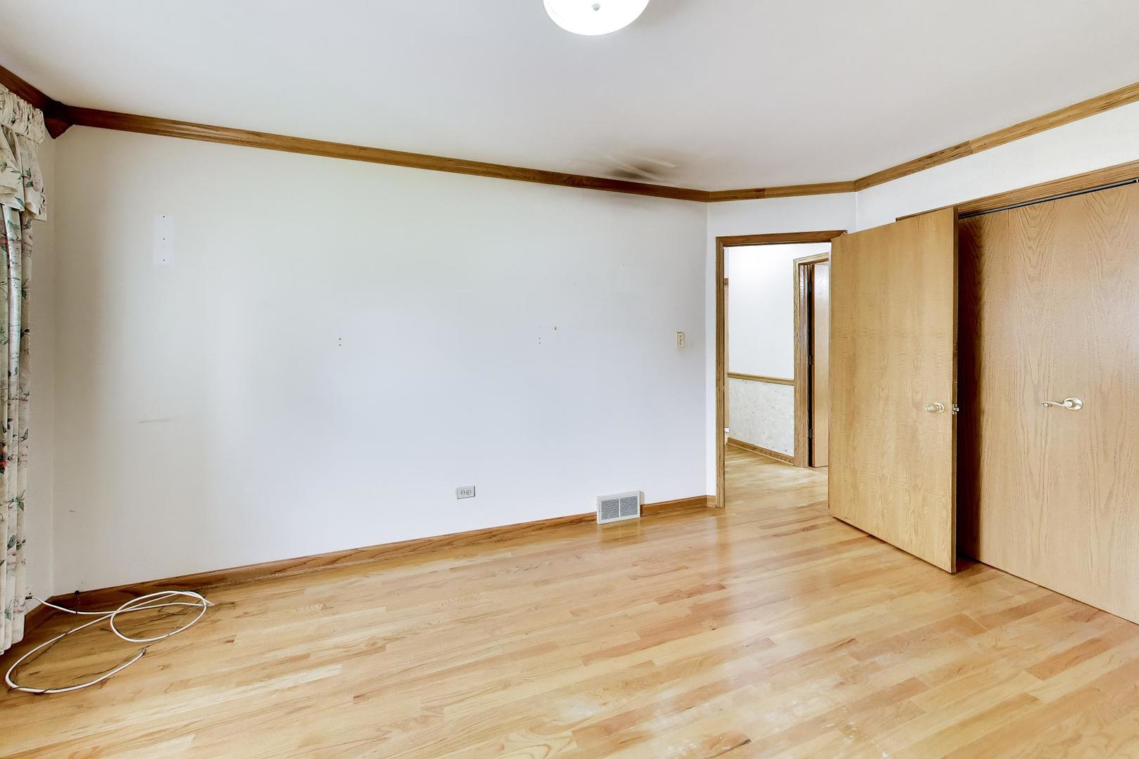 4332 W 118th Place