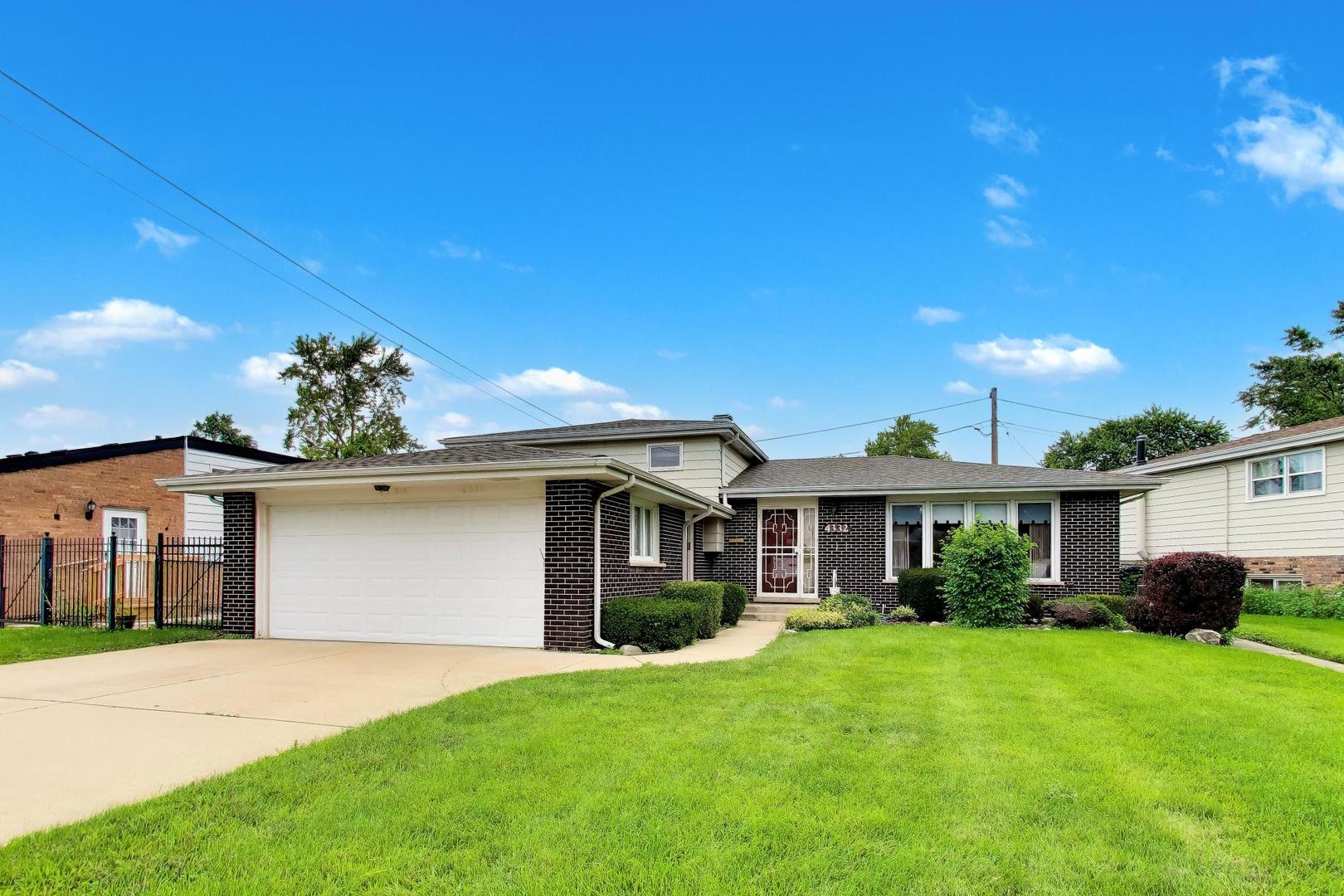 4332 W 118th Place