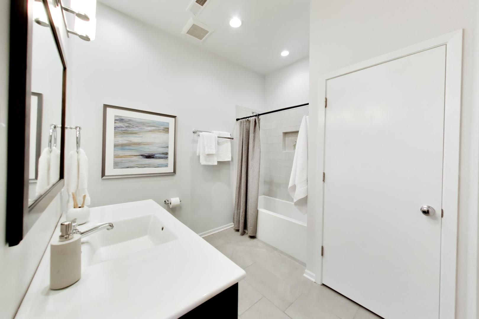 3810 N Fremont Street Unit: 2B