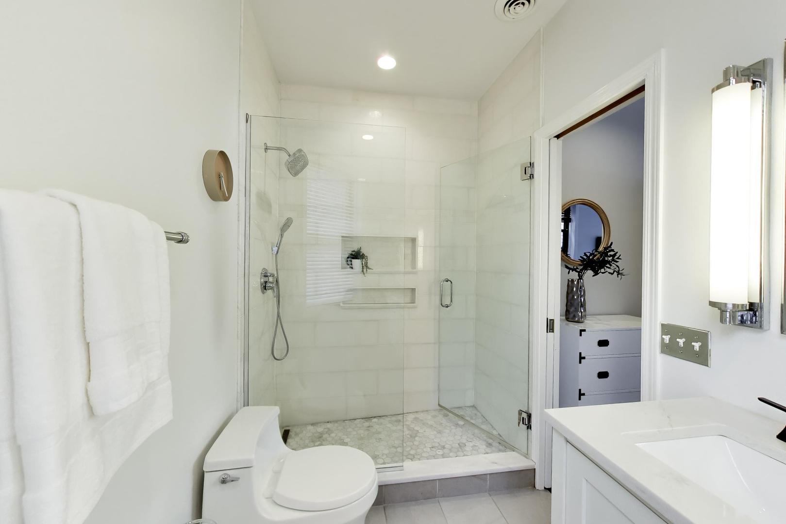 3810 N Fremont Street Unit: 2B