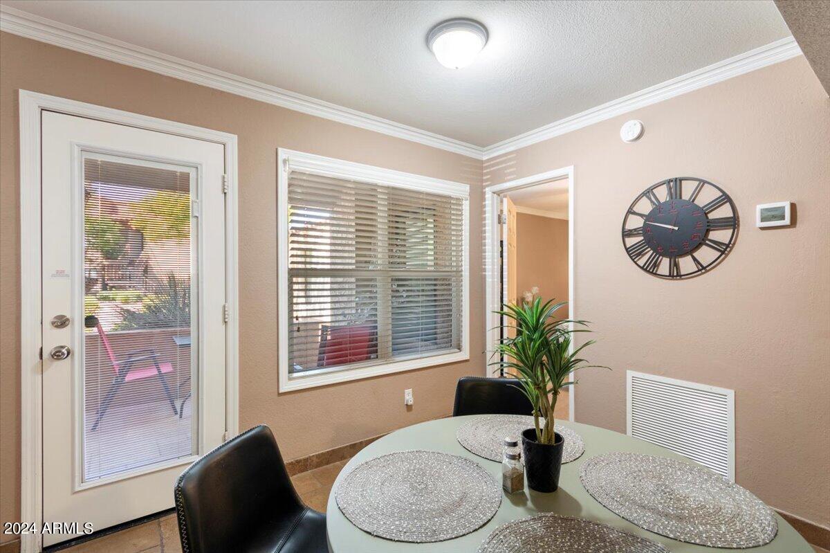 8787 E MOUNTAIN VIEW Road, 1093