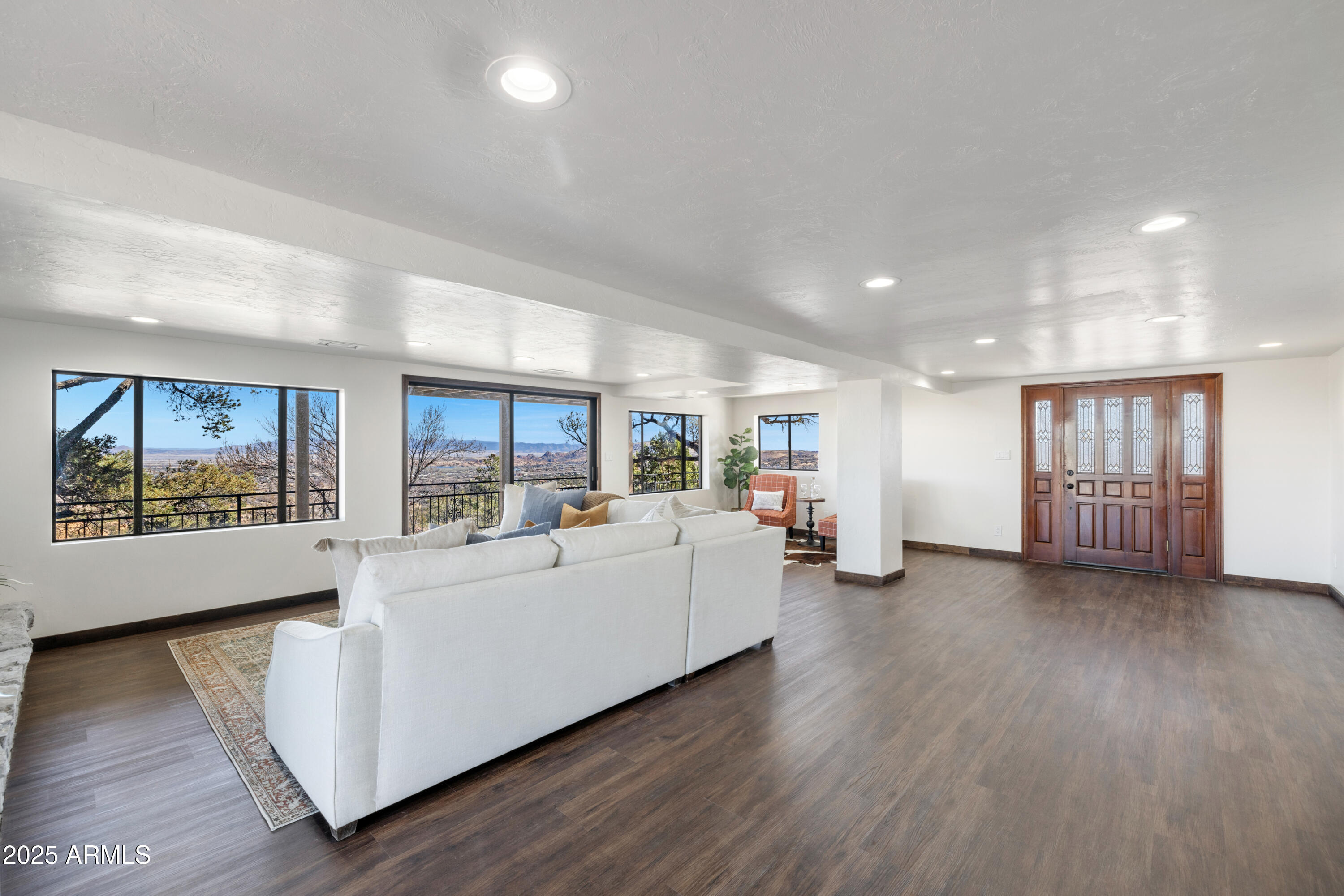 1204 W CARLOCK Drive