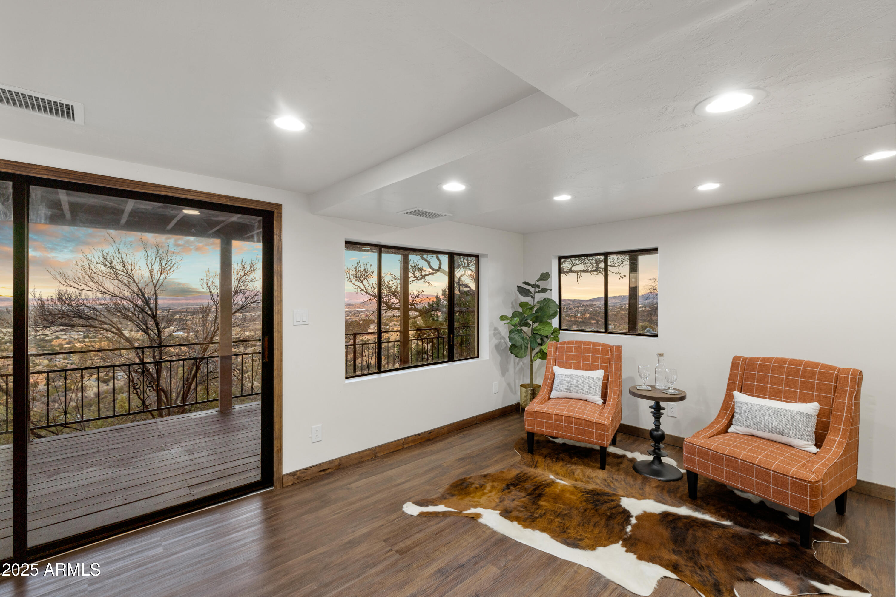 1204 W CARLOCK Drive