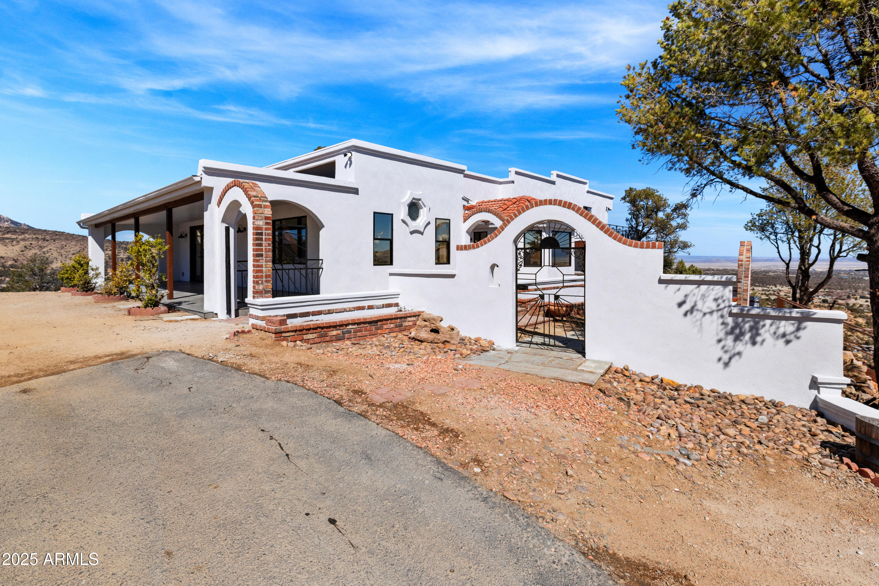 1204 W CARLOCK Drive