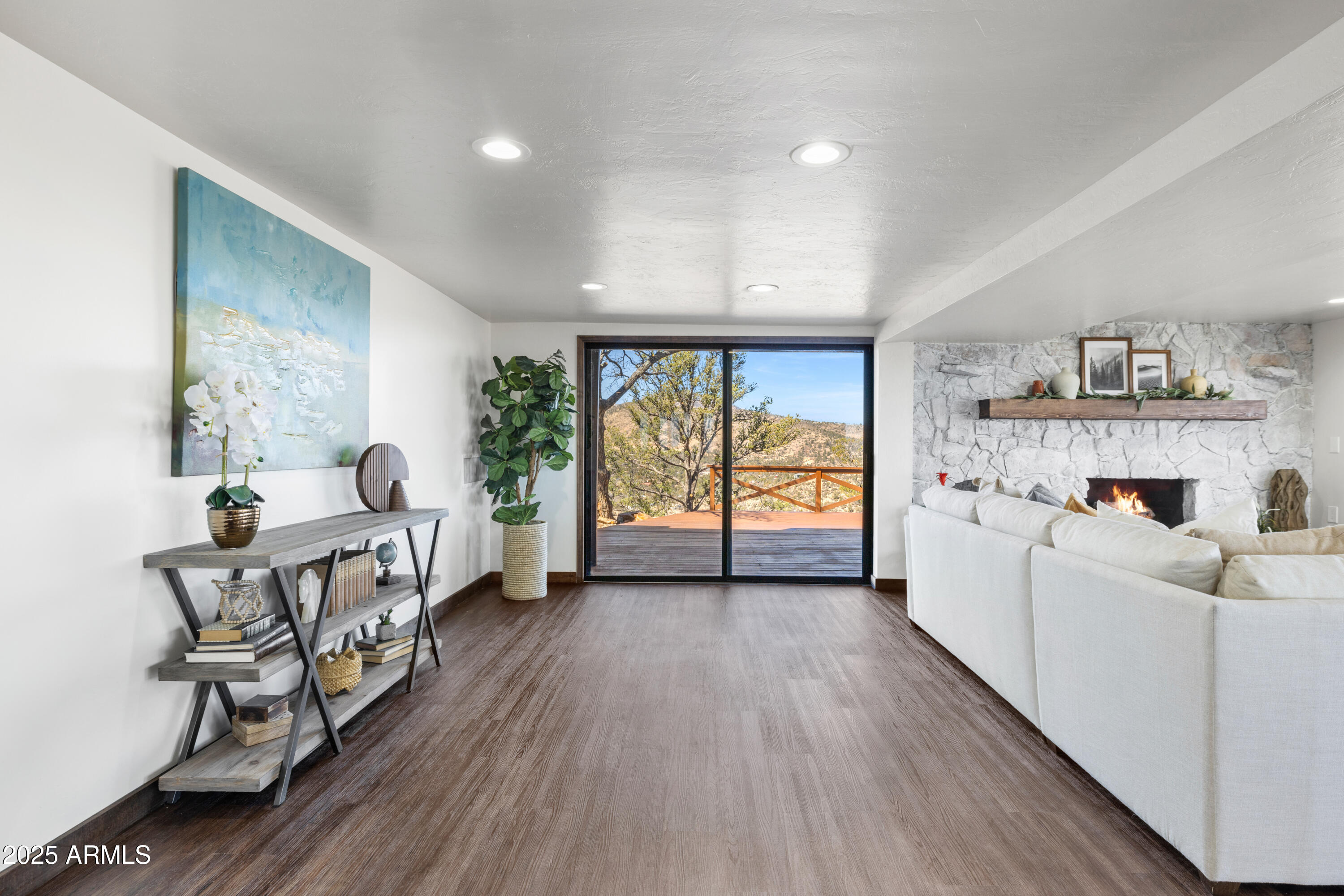 1204 W CARLOCK Drive