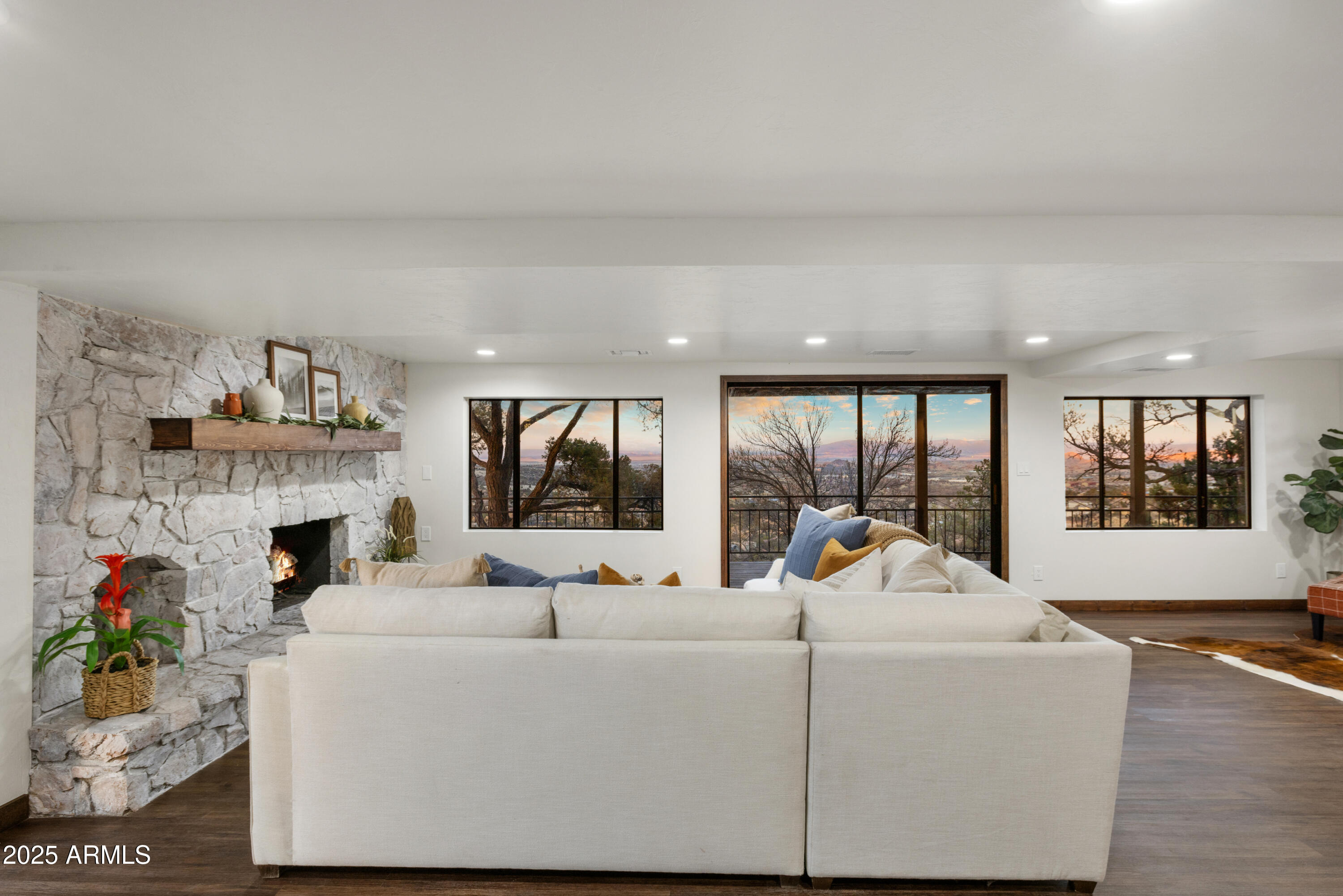 1204 W CARLOCK Drive