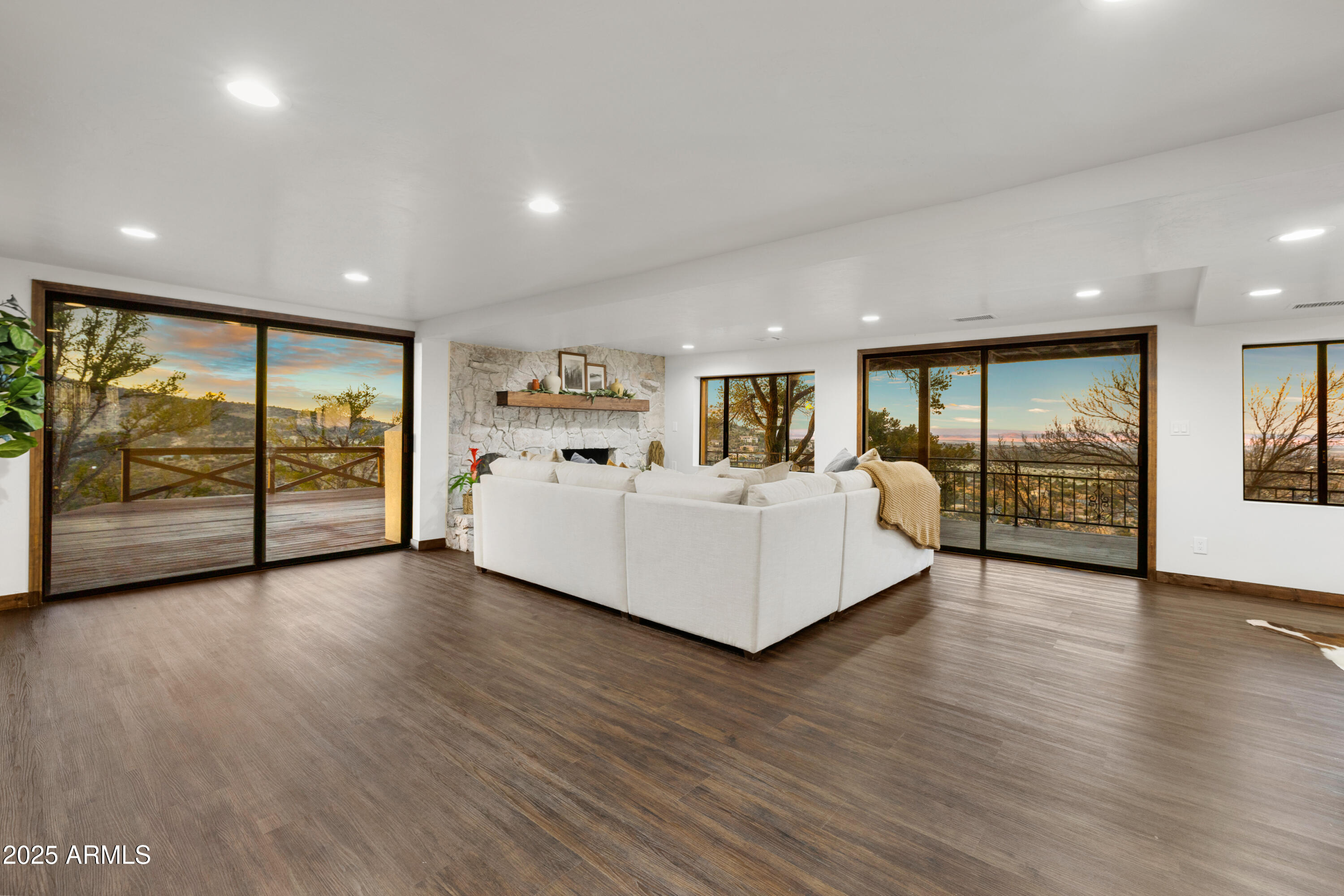 1204 W CARLOCK Drive