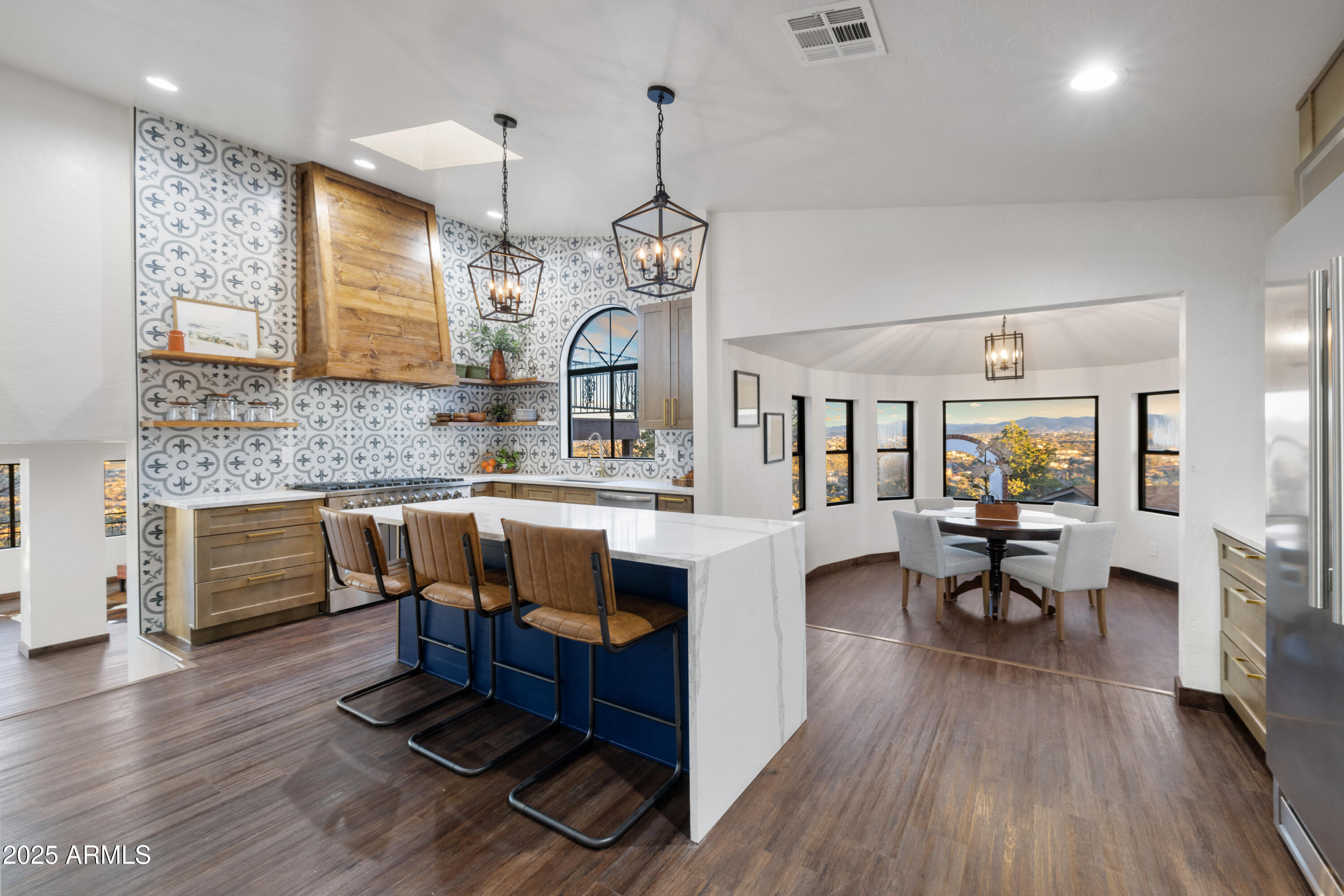 1204 W CARLOCK Drive