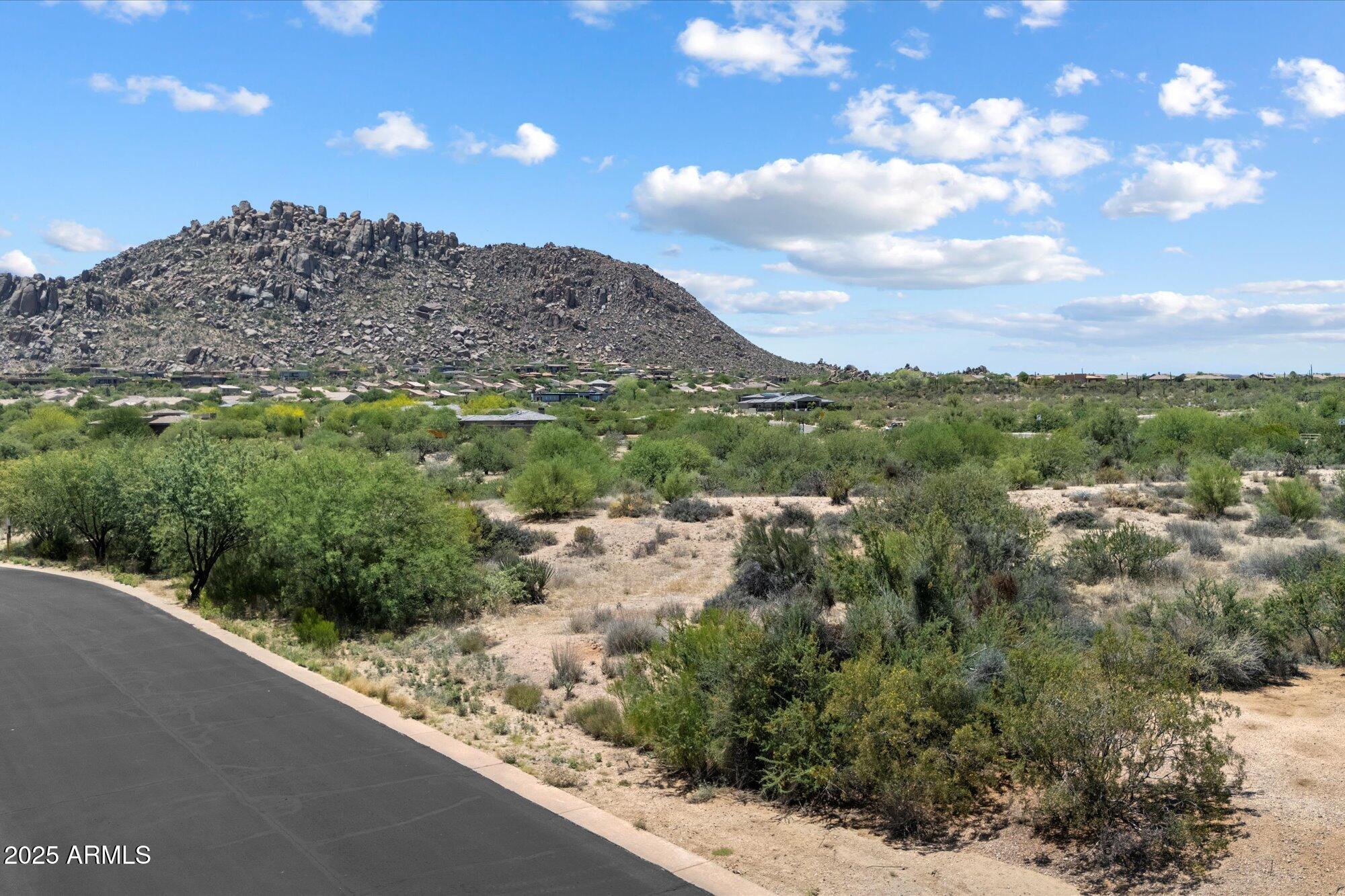 11904 E HACKAMORE Drive