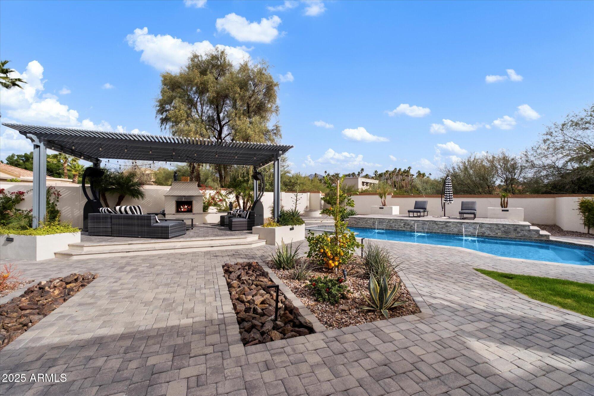 10180 E LARKSPUR Drive
