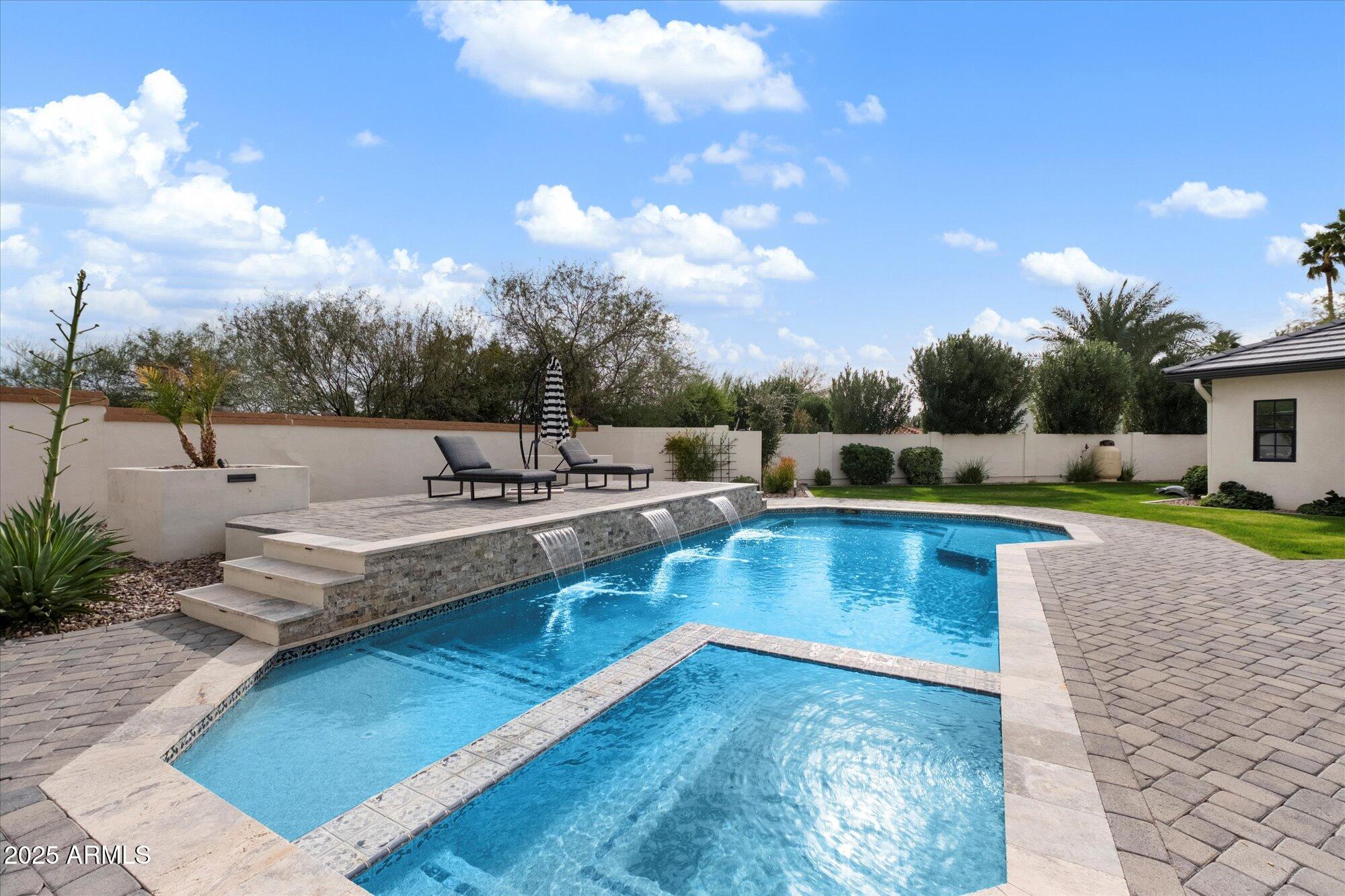 10180 E LARKSPUR Drive