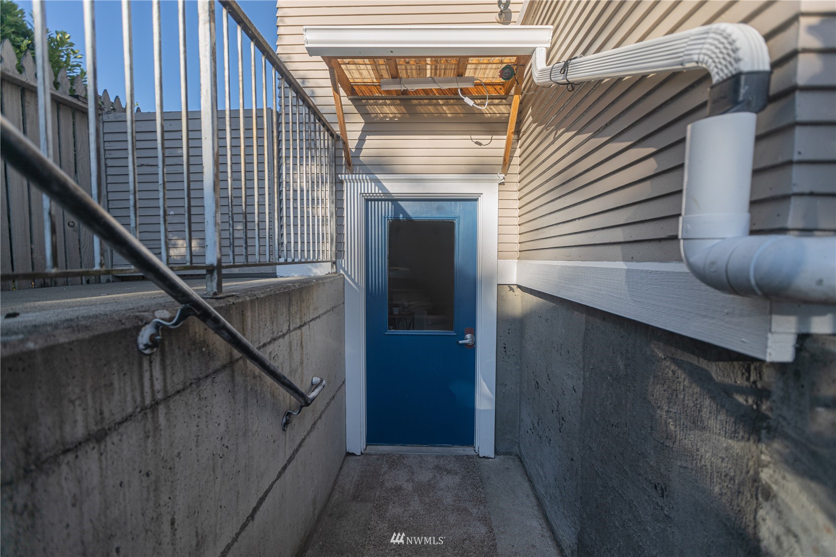 2123 Hoyt Avenue