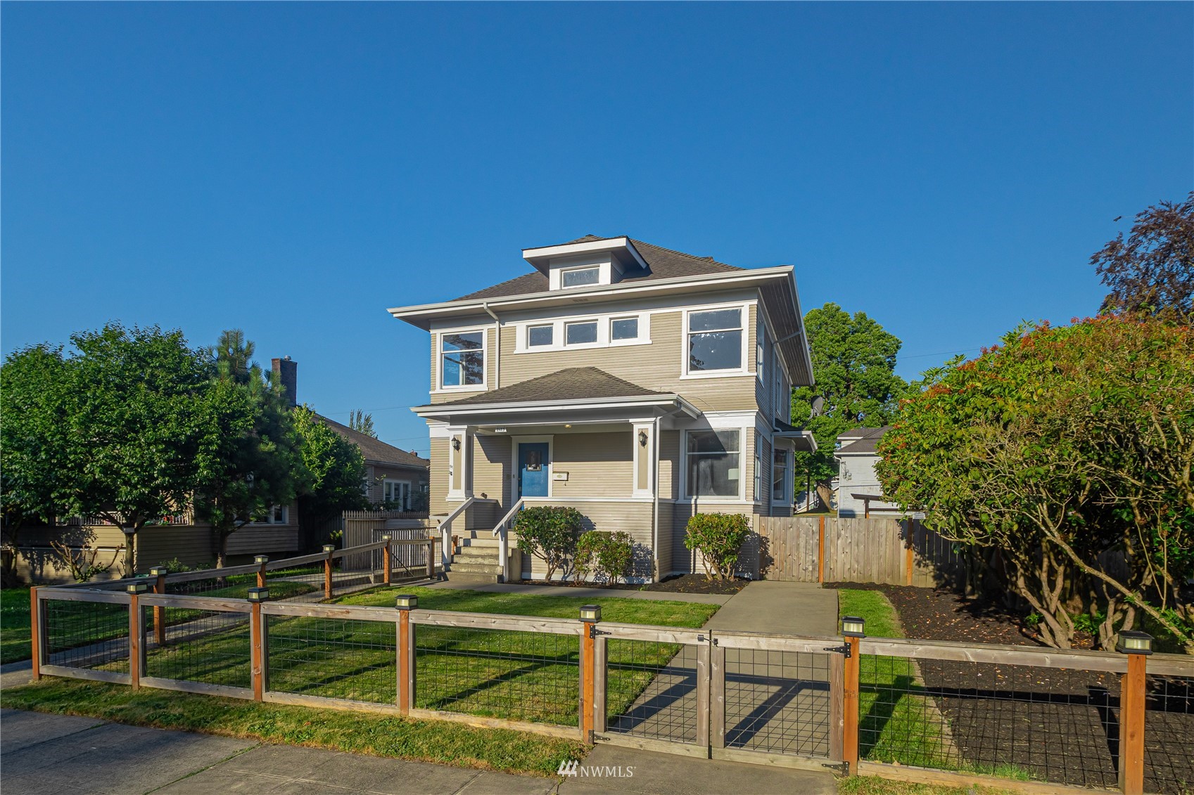 2123 Hoyt Avenue