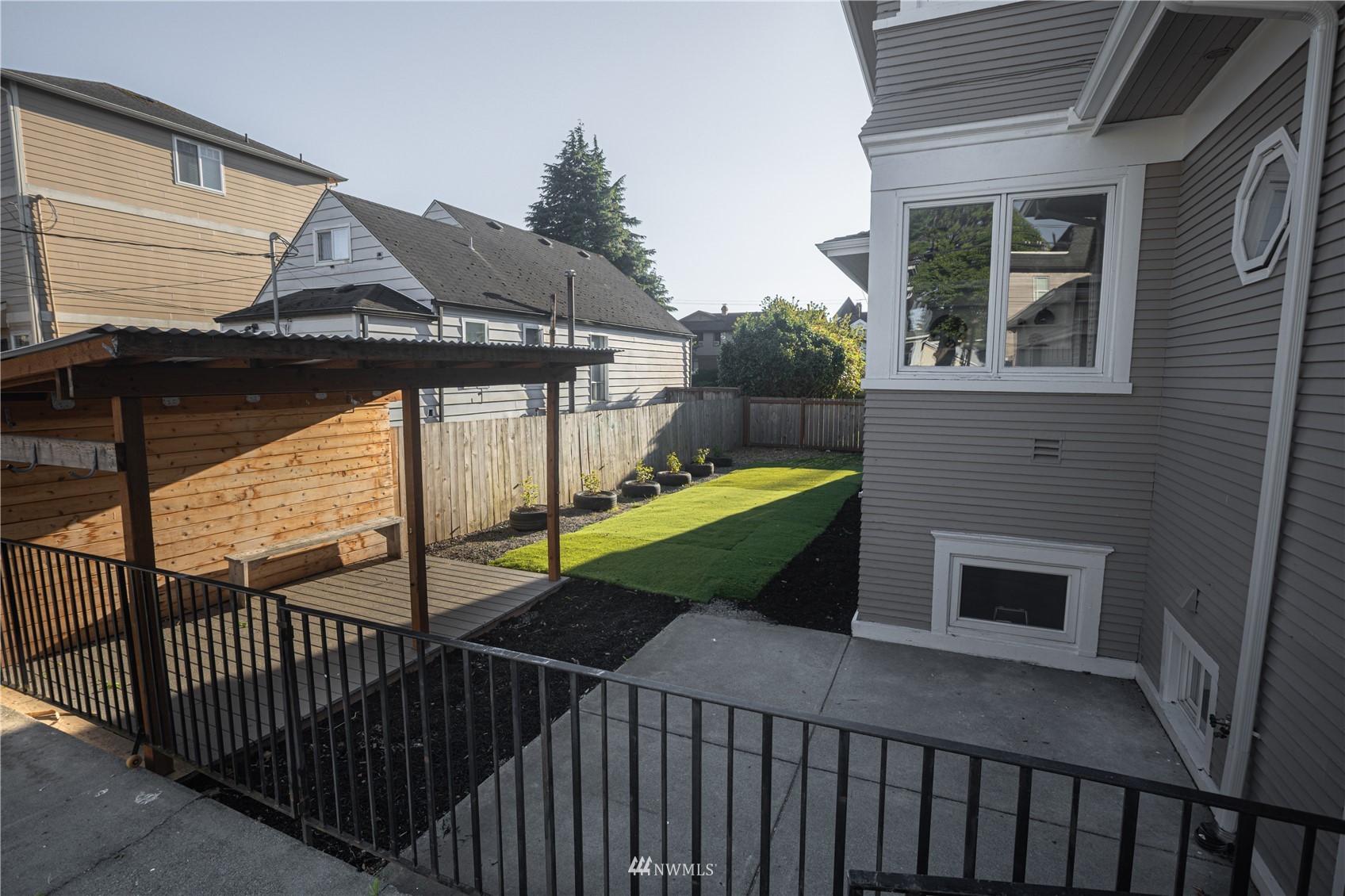 2123 Hoyt Avenue