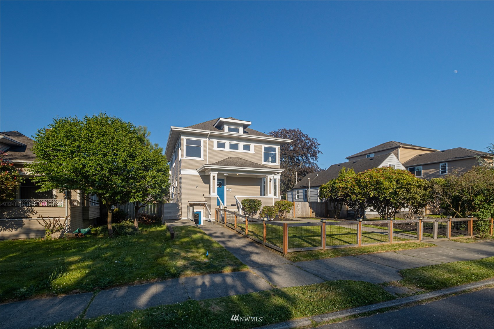 2123 Hoyt Avenue