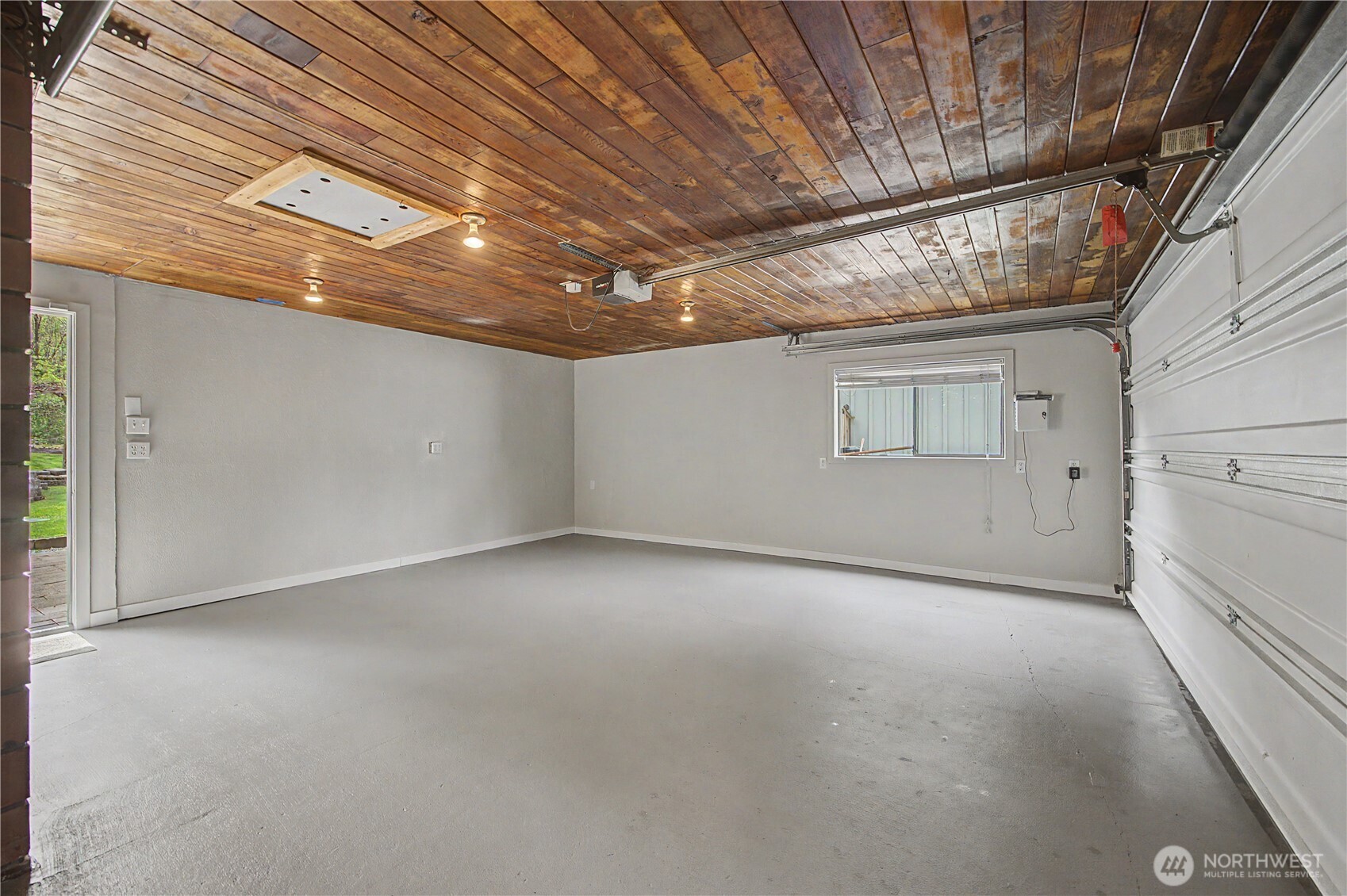 6325 Northridge Drive