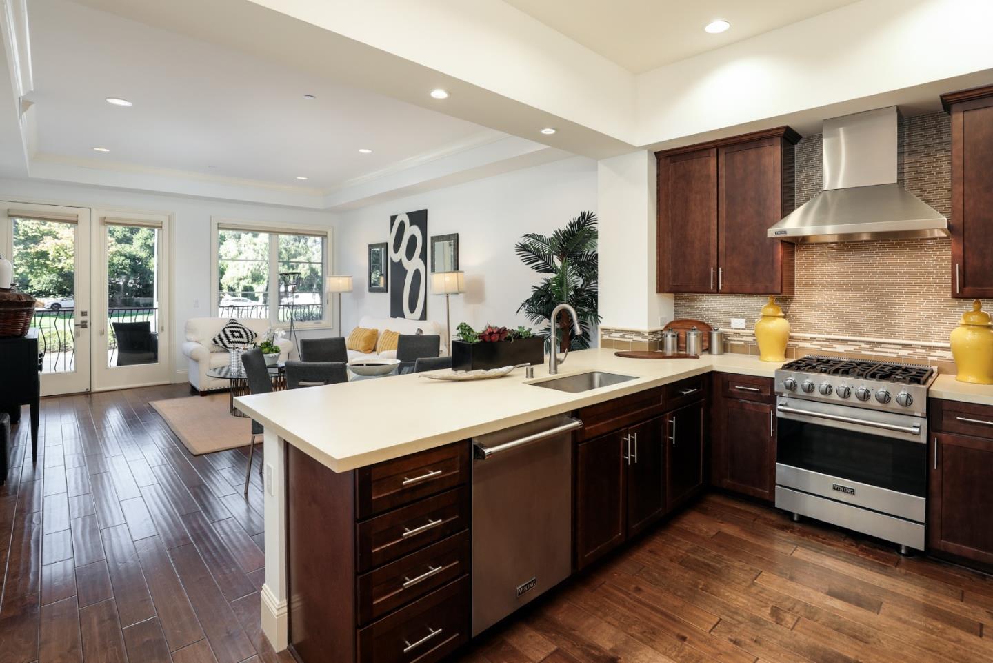 100 1st ST 207