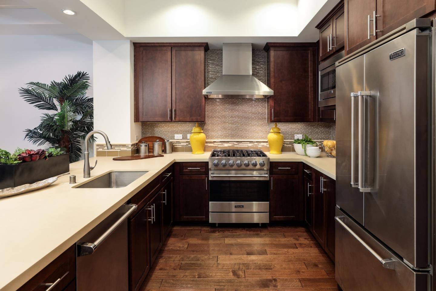 100 1st ST 207