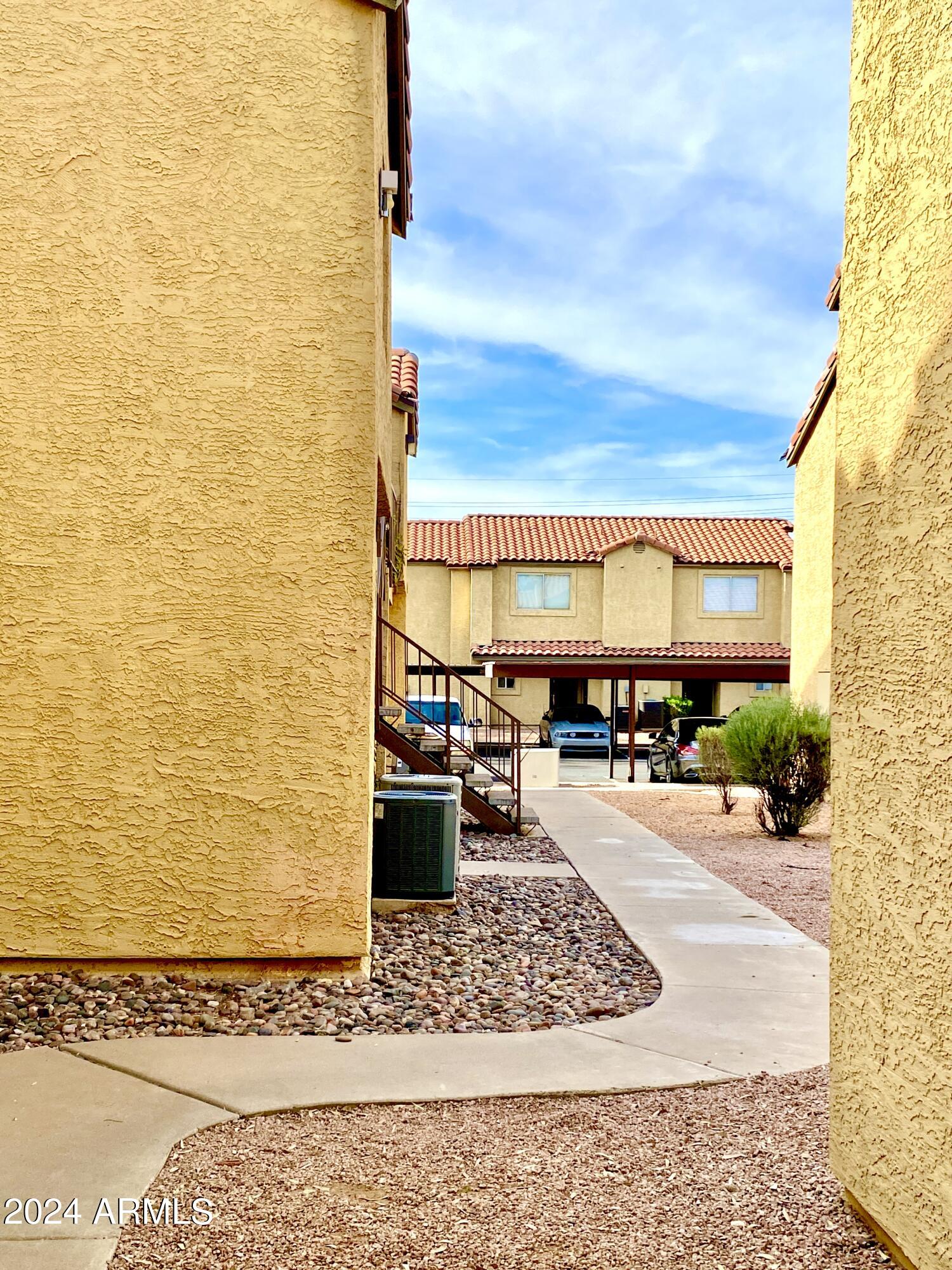 653 W GUADALUPE Road, 1017
