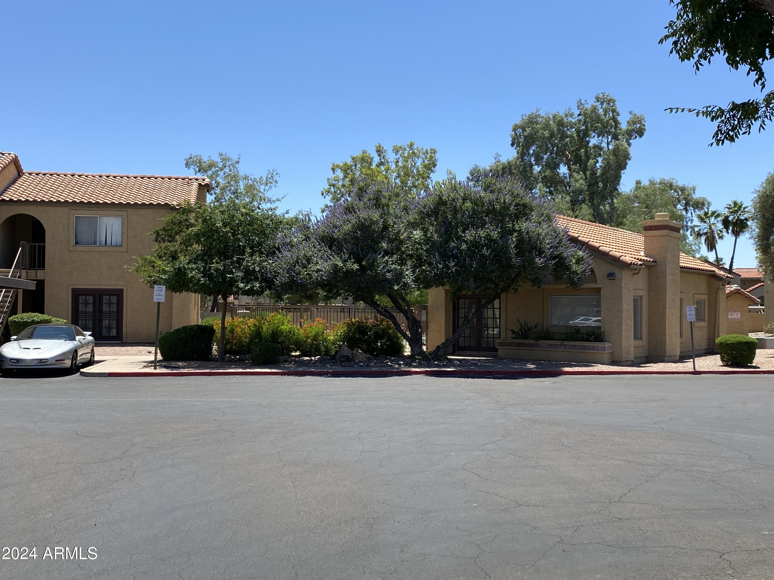 653 W GUADALUPE Road, 1017